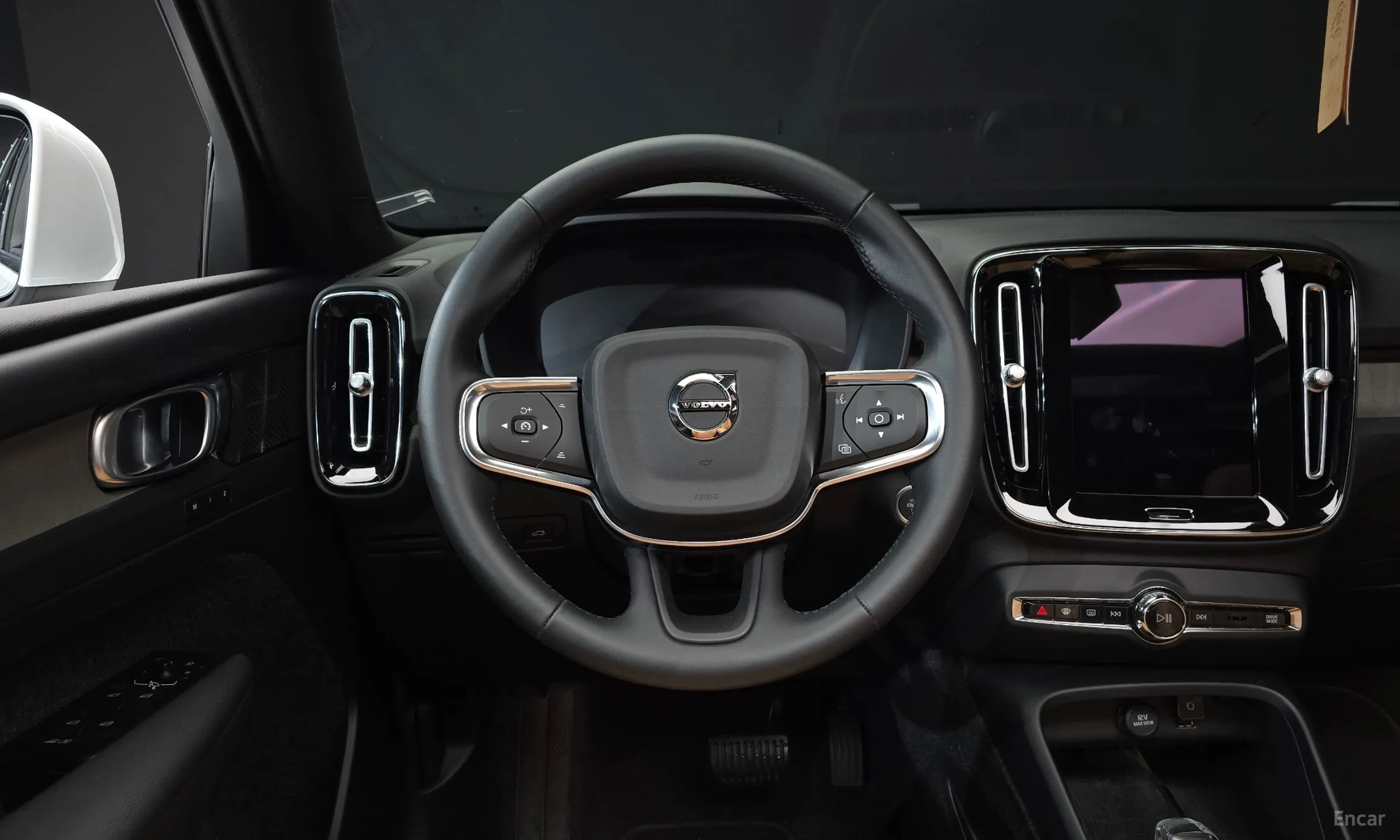 Volvo XC40 превью 12