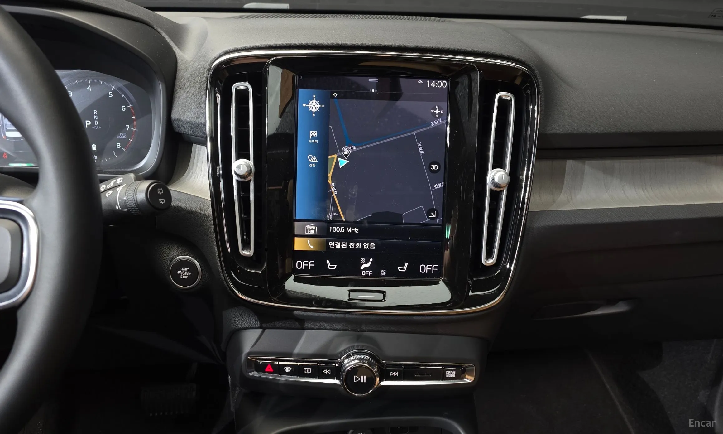 Volvo XC40 превью 13