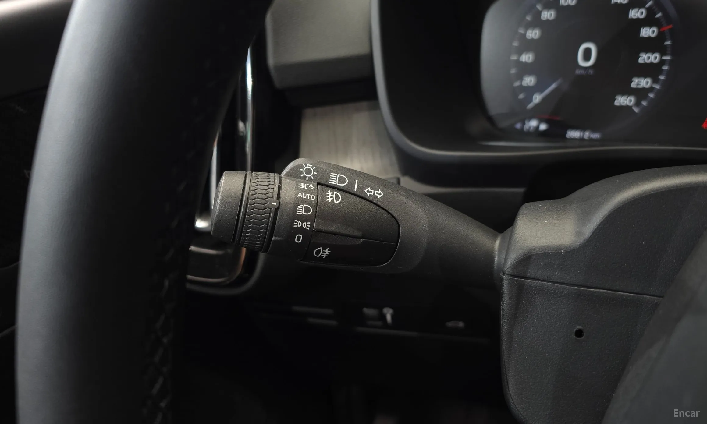 Volvo XC40 превью 17