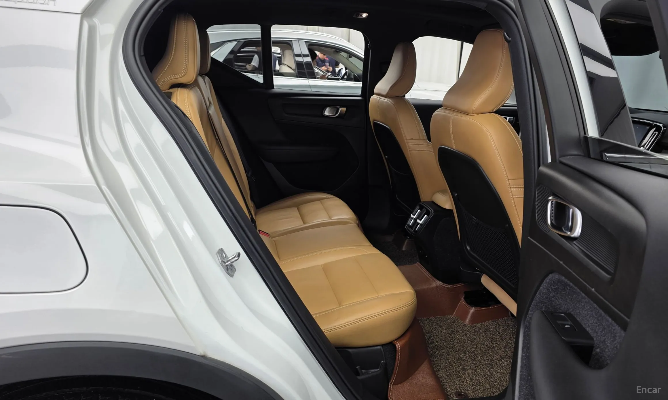 Volvo XC40 превью 12
