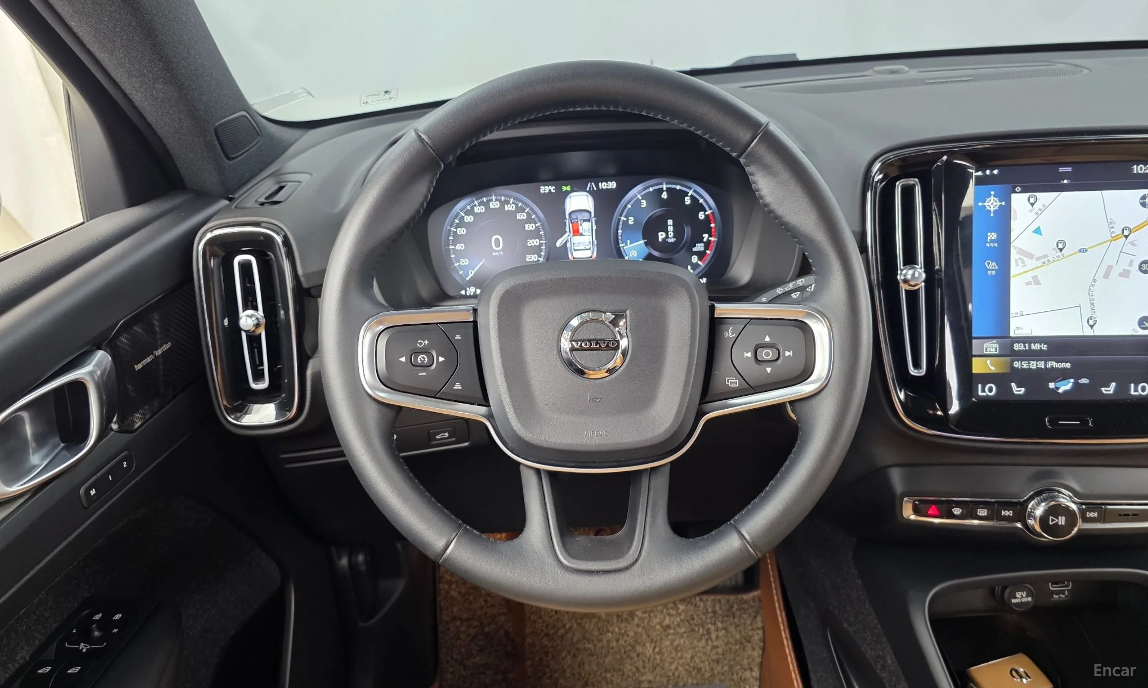 Volvo XC40 превью 13