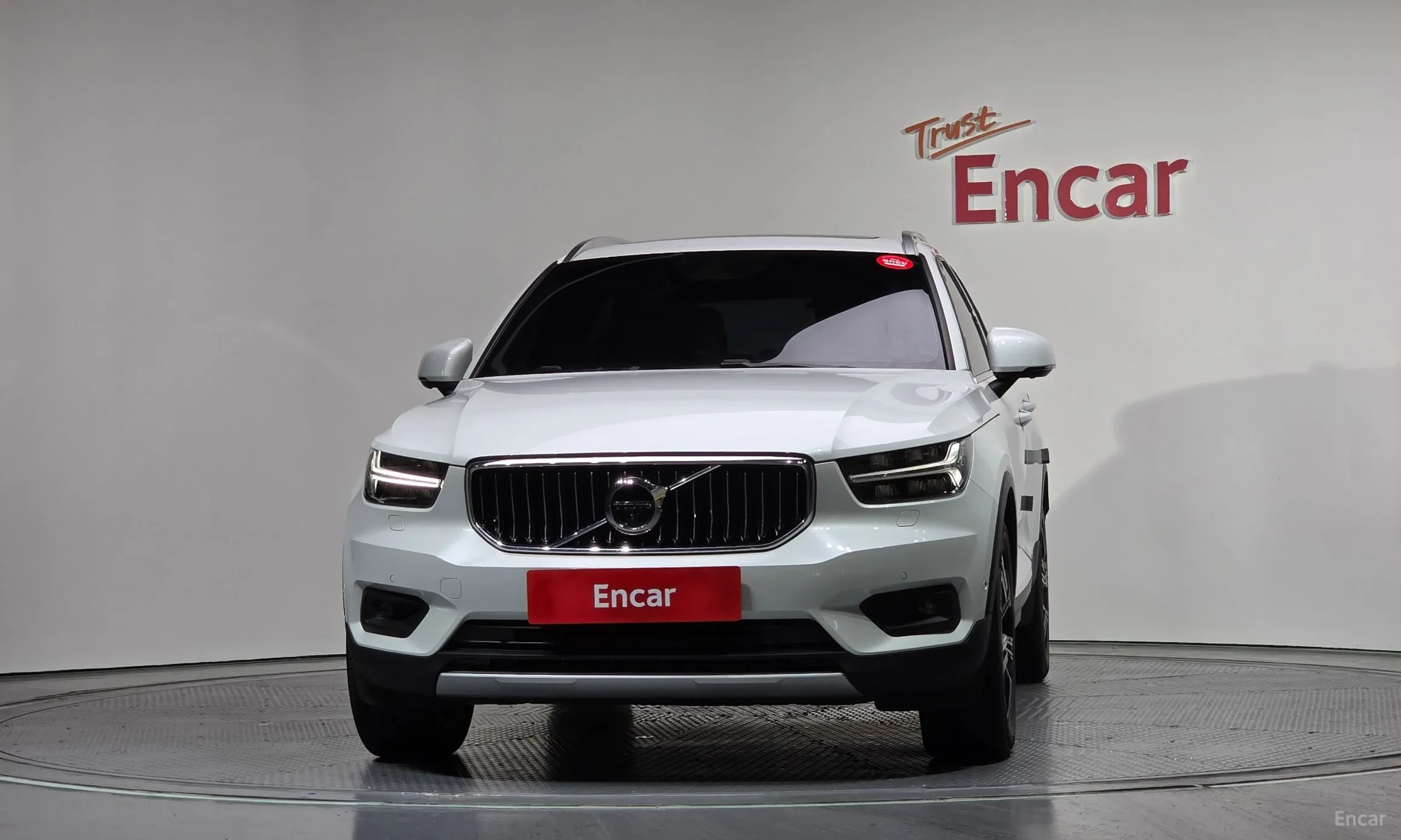 Volvo XC40 превью 3