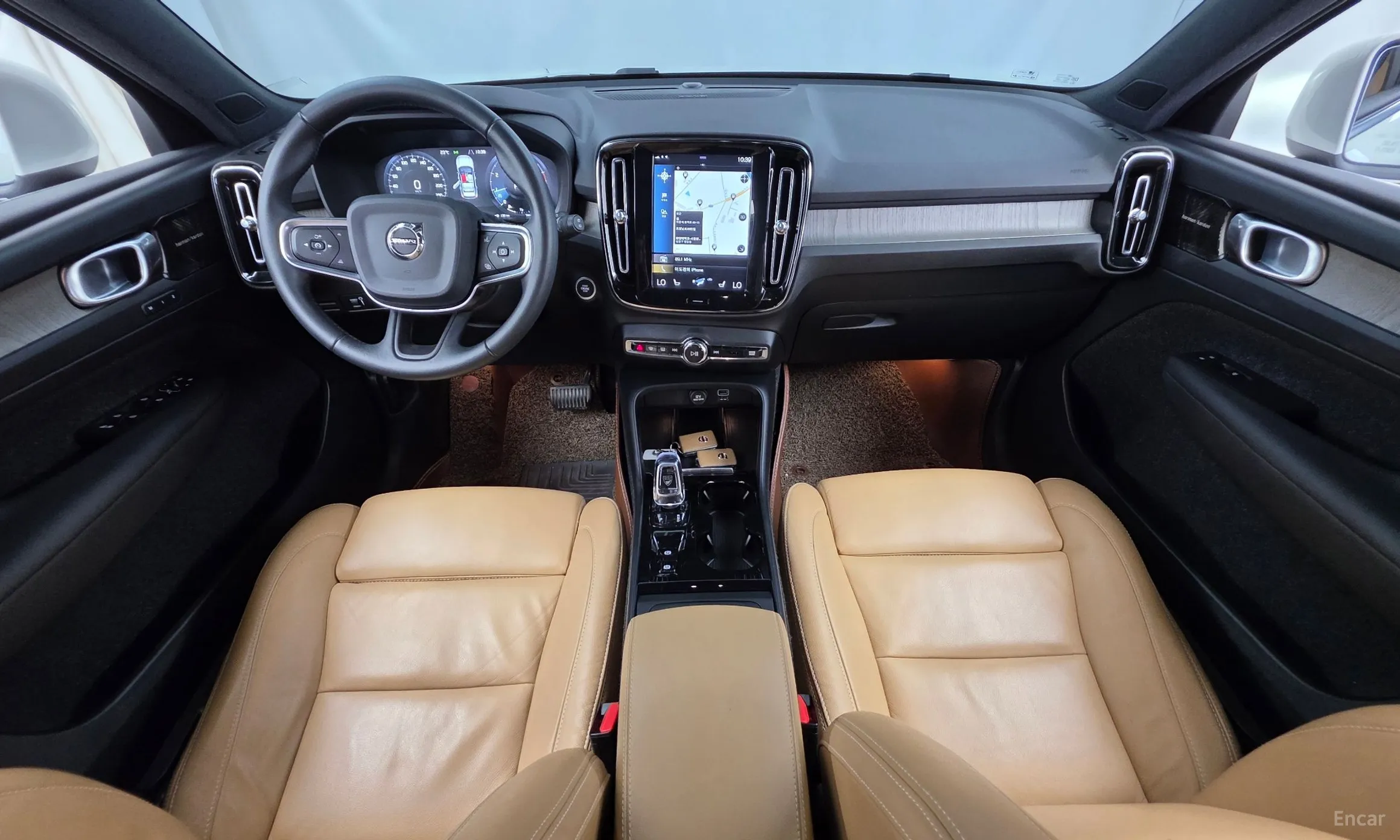 Volvo XC40 превью 7