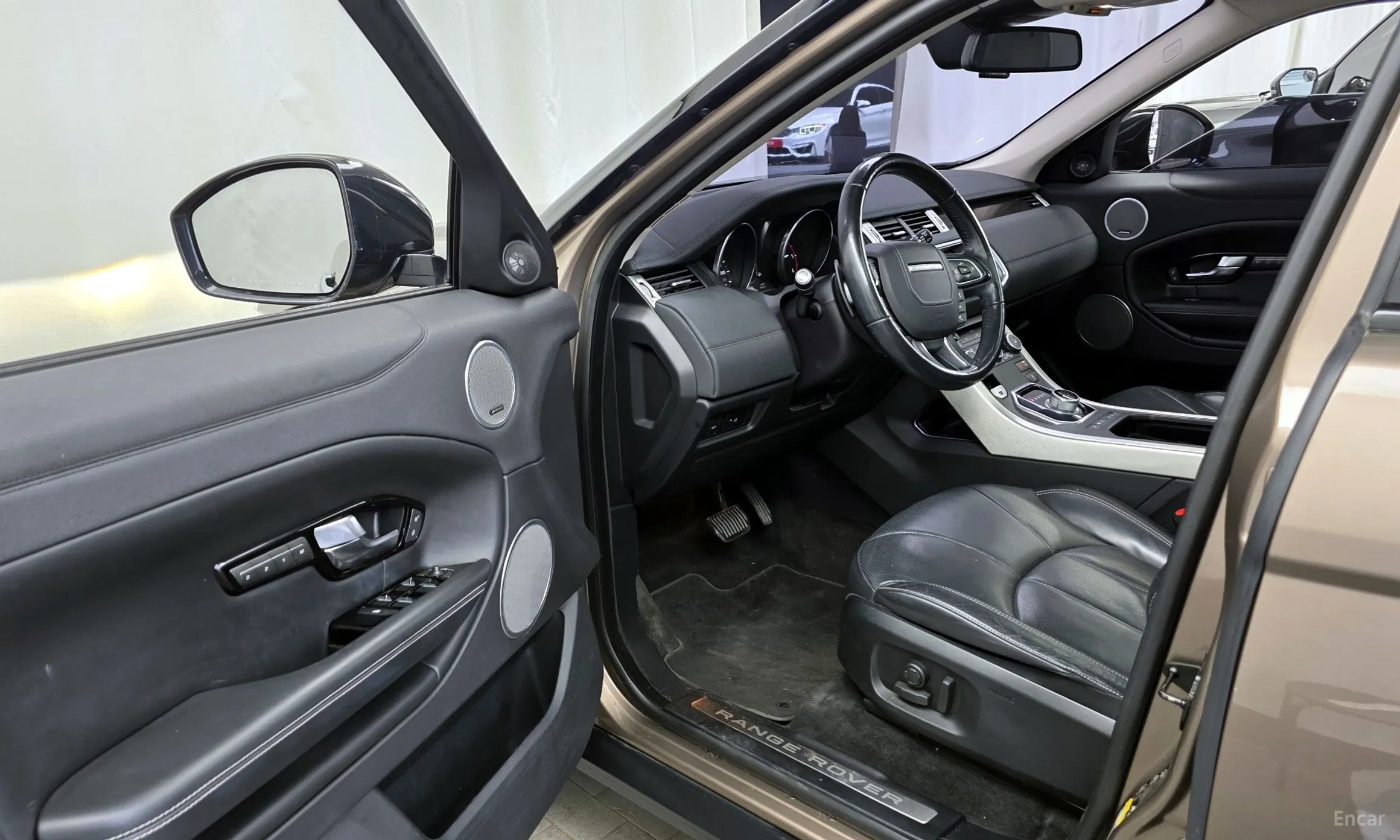 Land Rover Range Rover Evoque превью 10