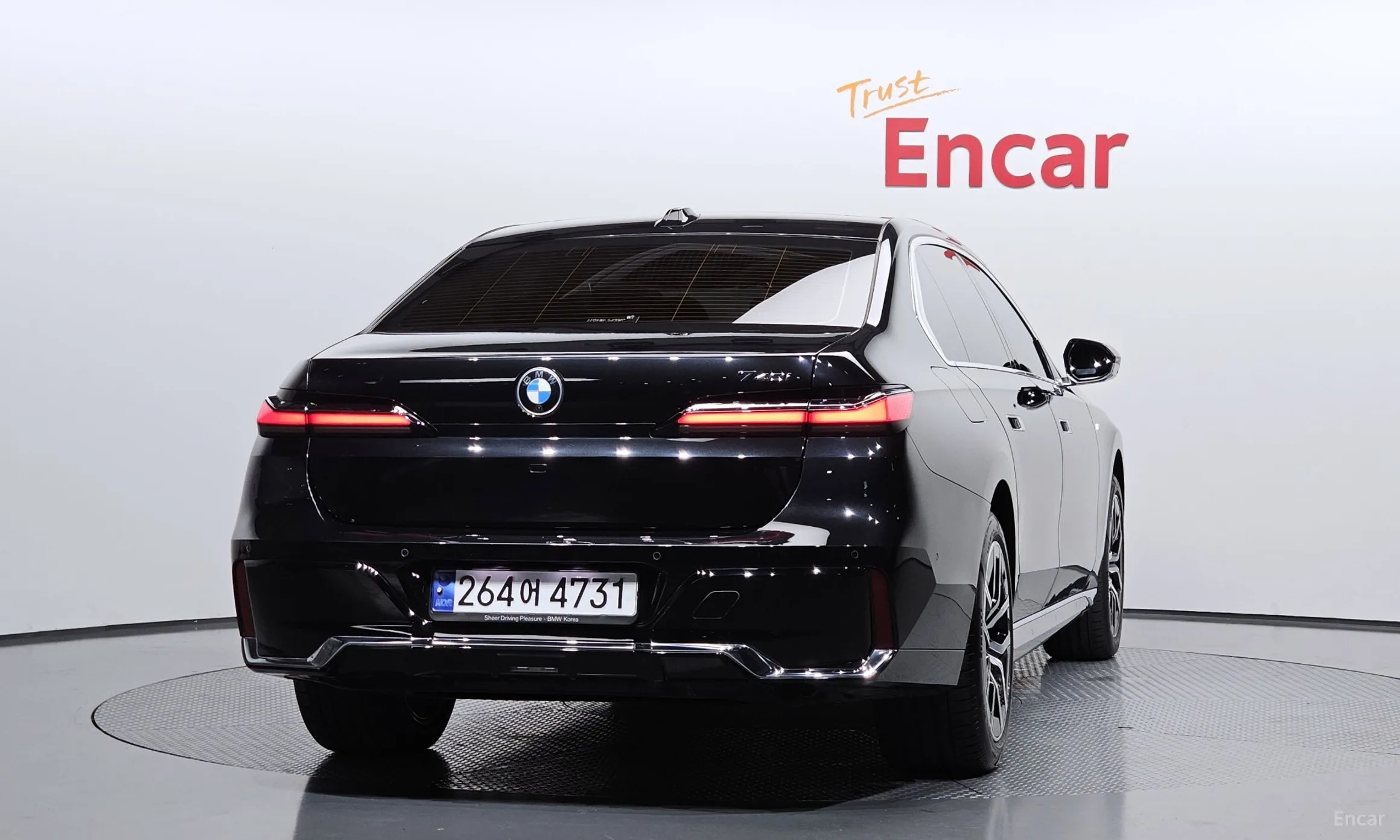 BMW 7 Series (G70) превью 4