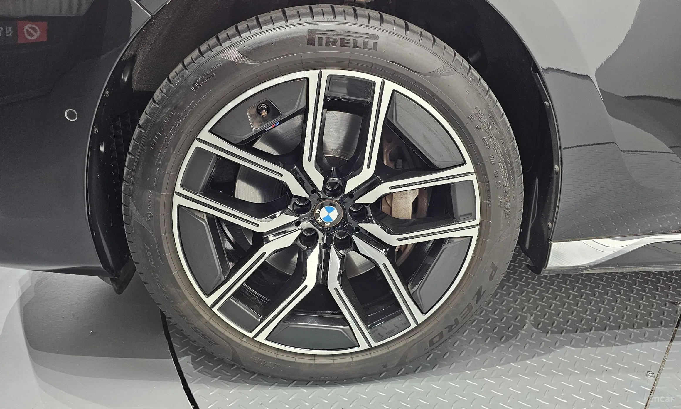 BMW 7 Series (G70) превью 5