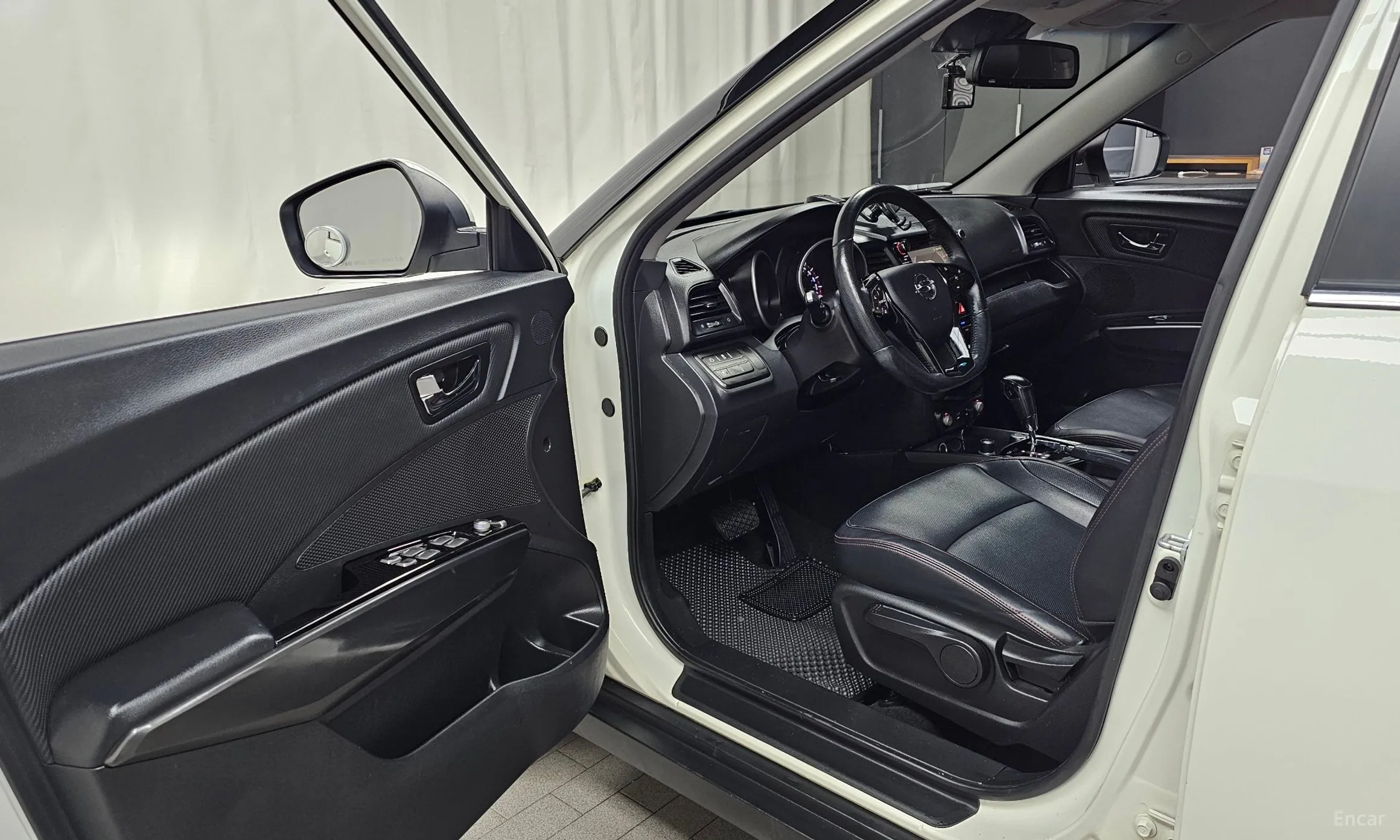 KG Mobility (SsangYong) Tivoli Air превью 10