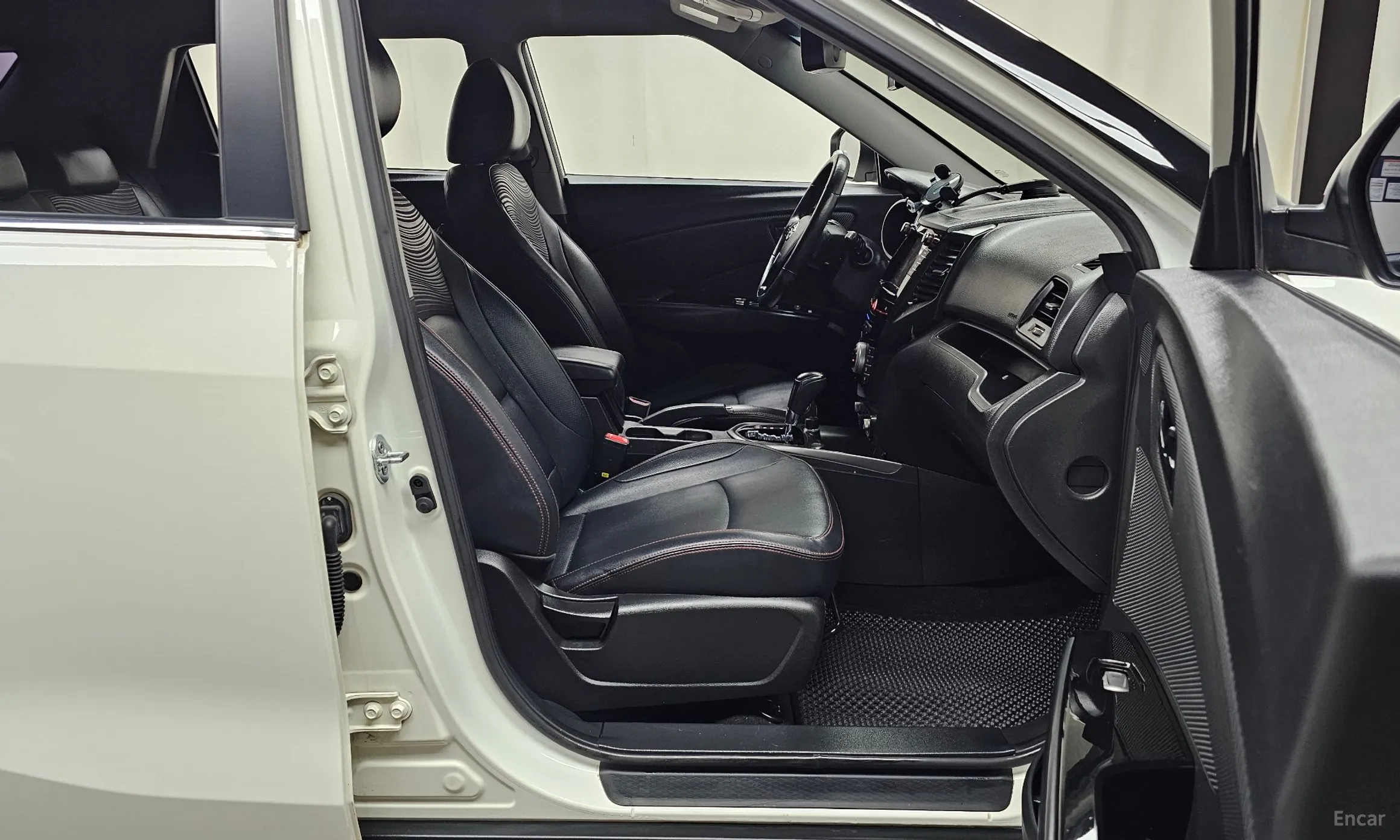 KG Mobility (SsangYong) Tivoli Air превью 11