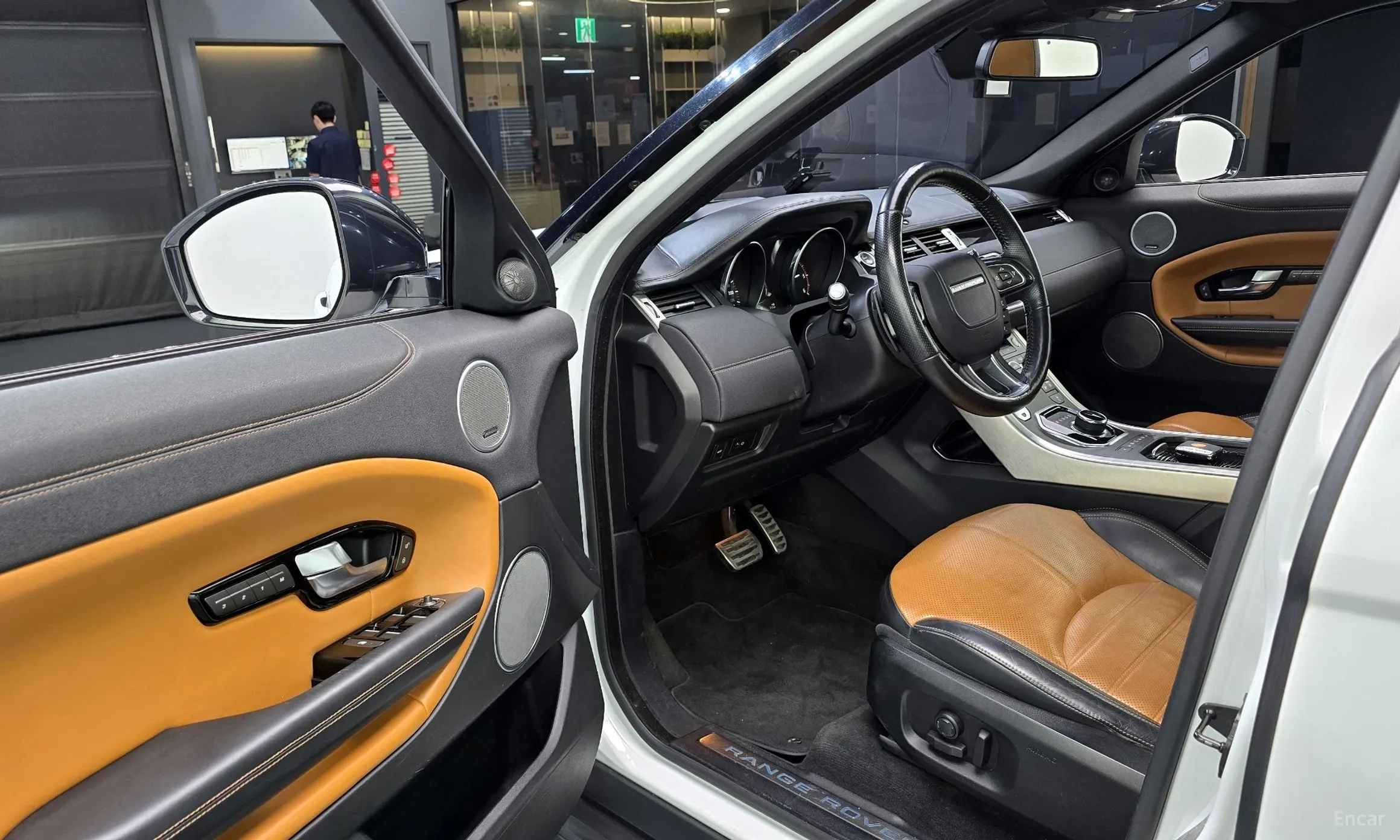 Land Rover Range Rover Evoque превью 10