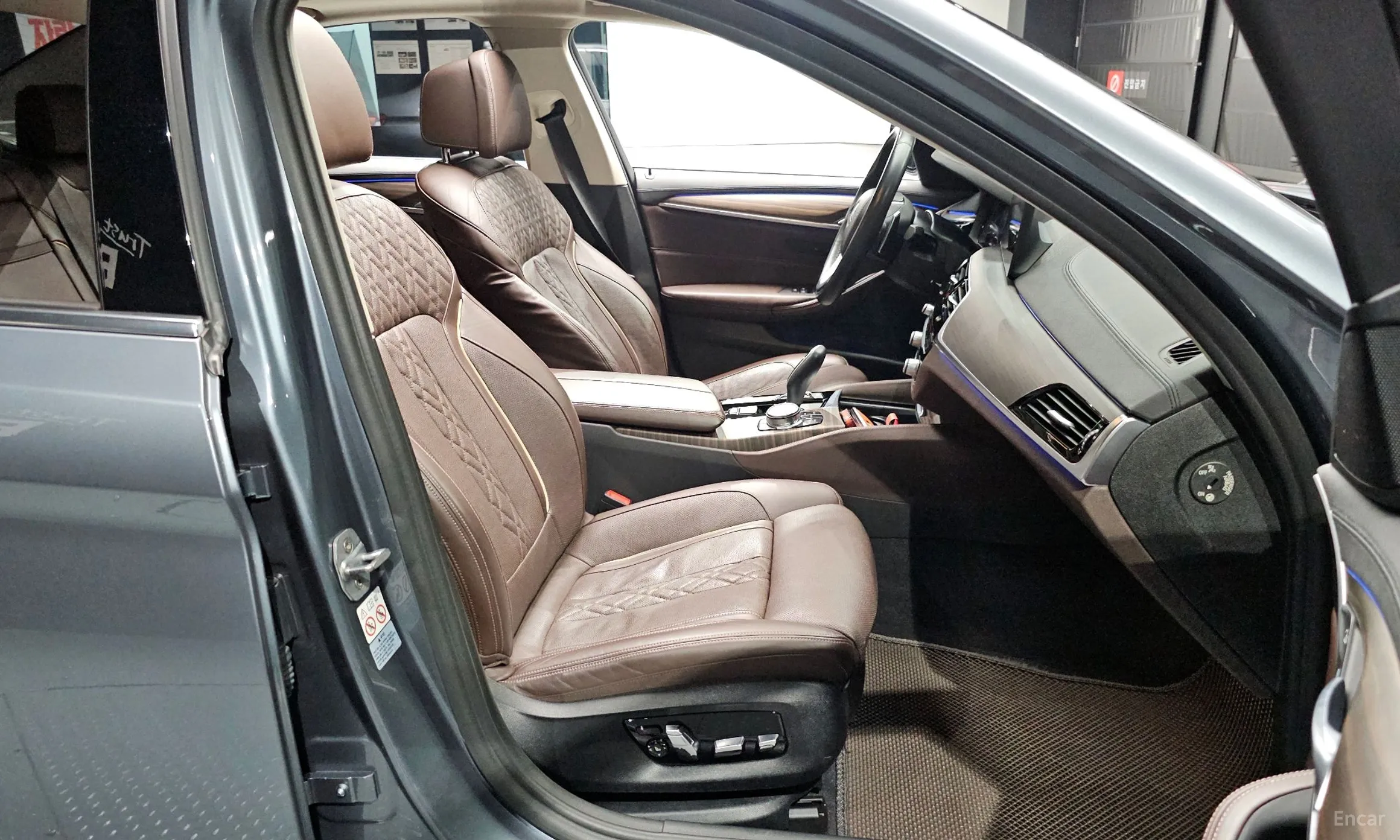 BMW 5 Series (G30) превью 12