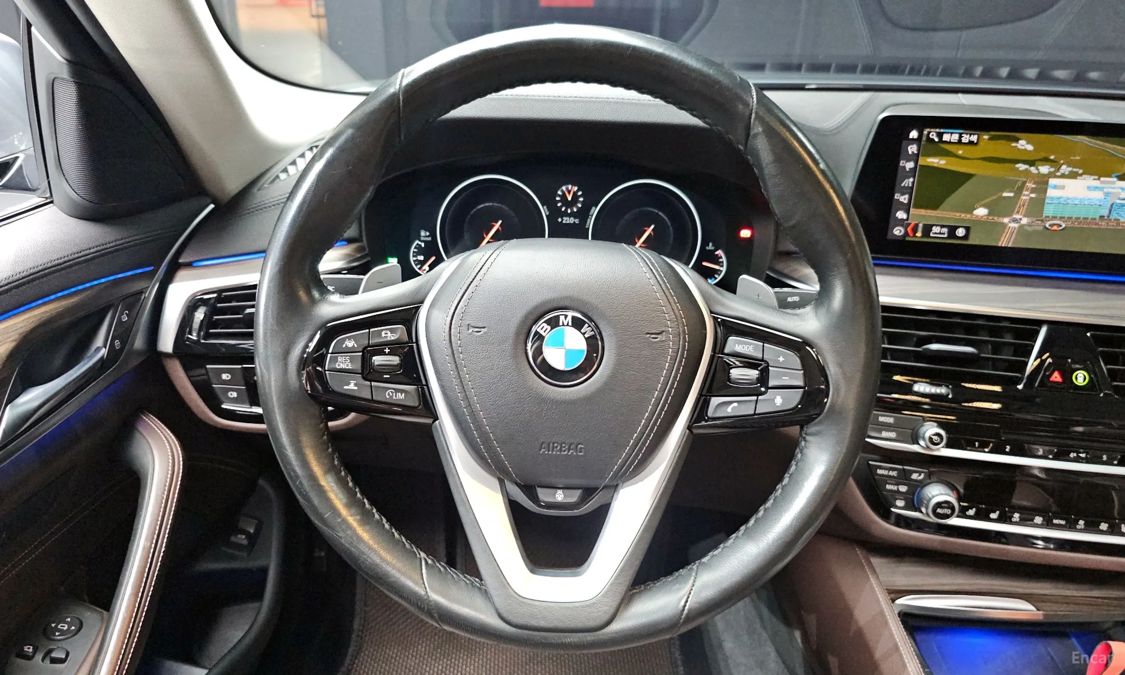 BMW 5 Series (G30) превью 13