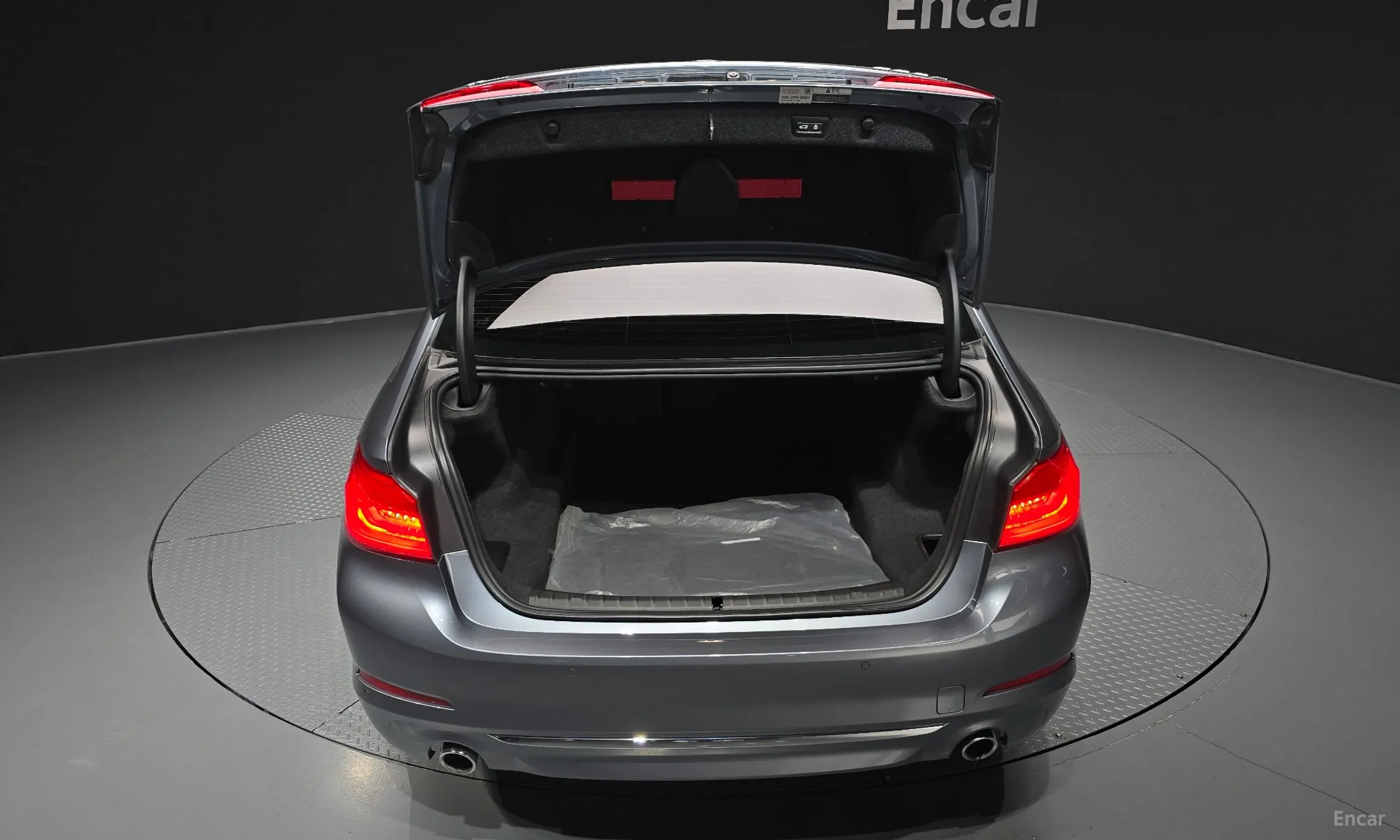 BMW 5 Series (G30) превью 20