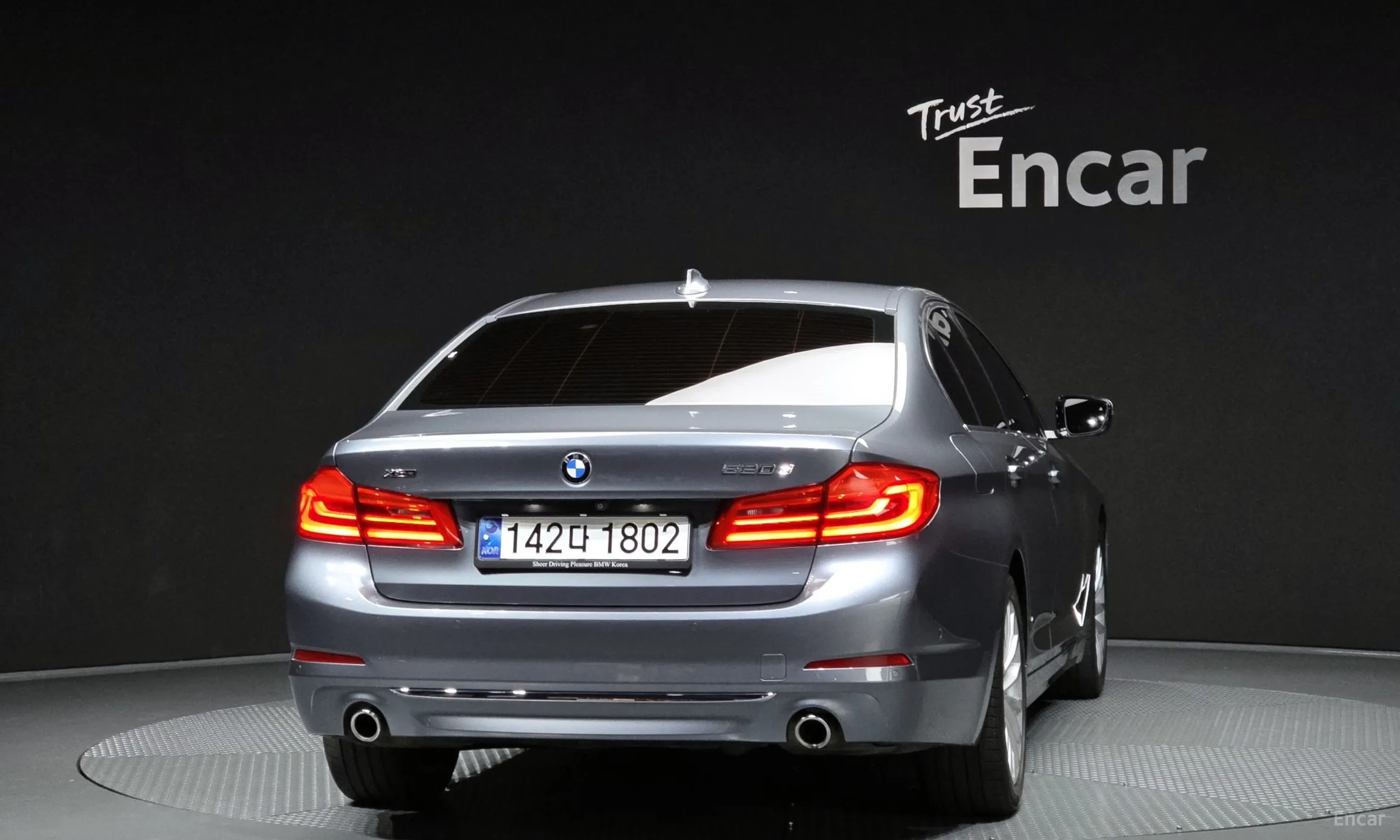 BMW 5 Series (G30) превью 4
