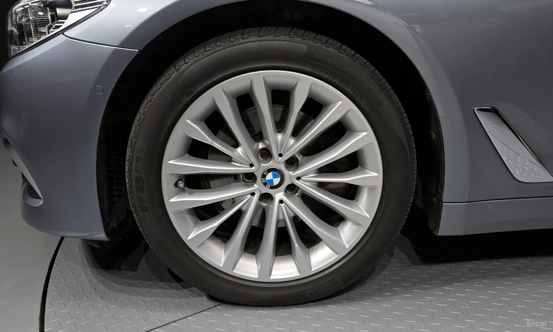 BMW 5 Series (G30) превью 5