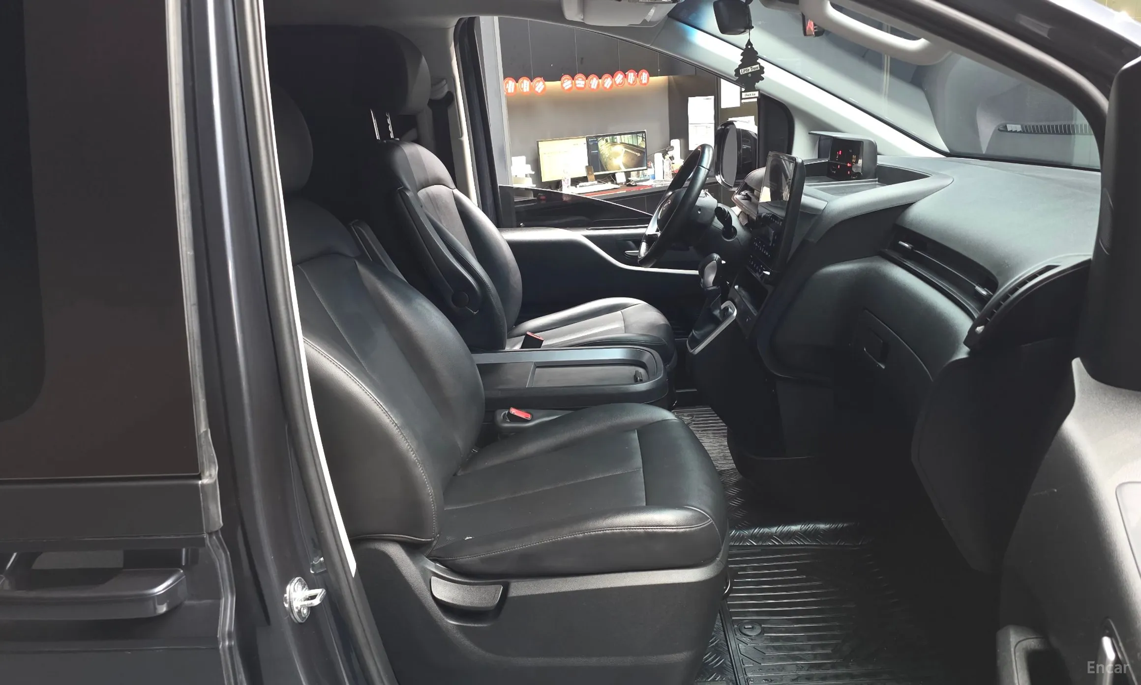 Hyundai Staria превью 11