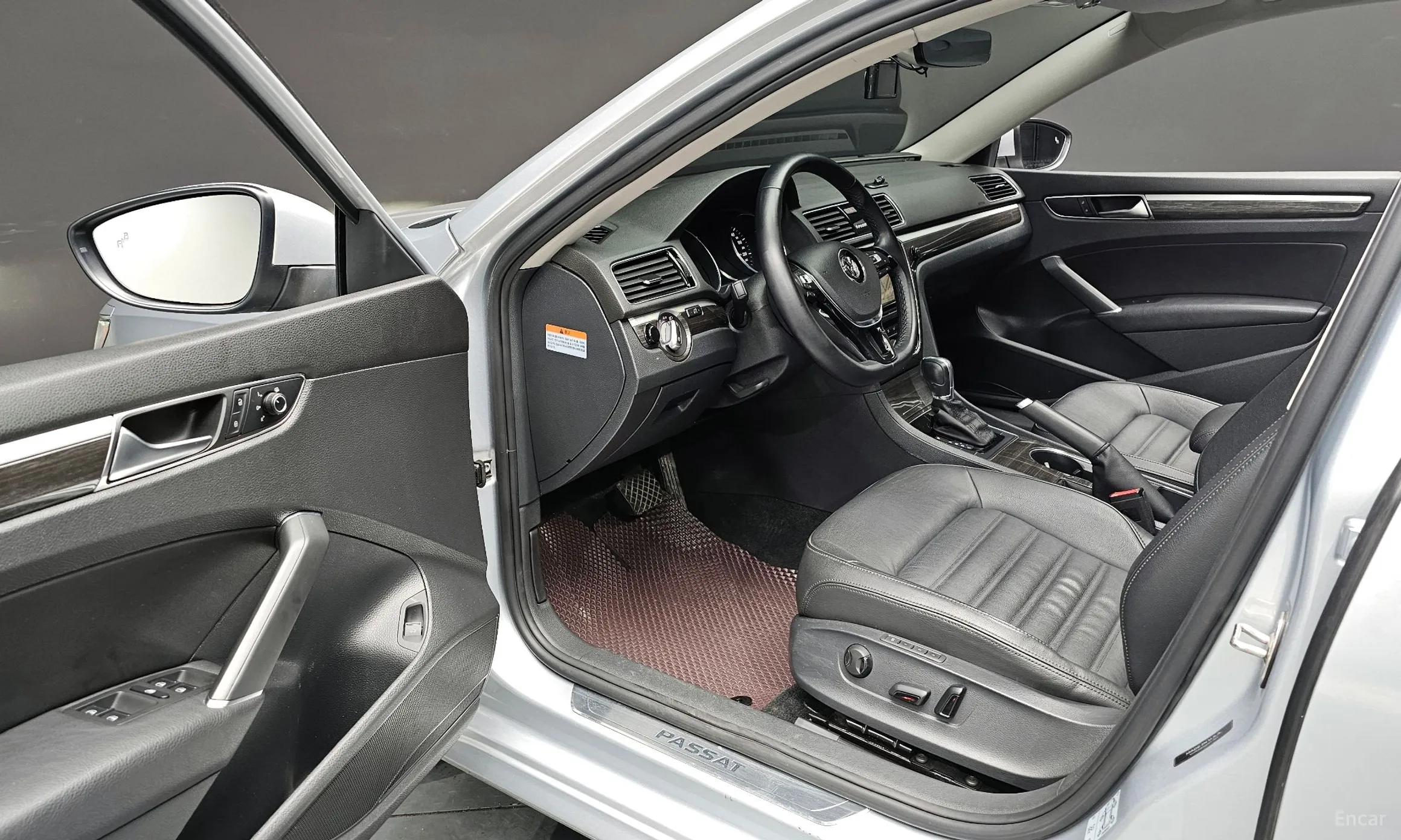 Volkswagen The New Passat превью 12