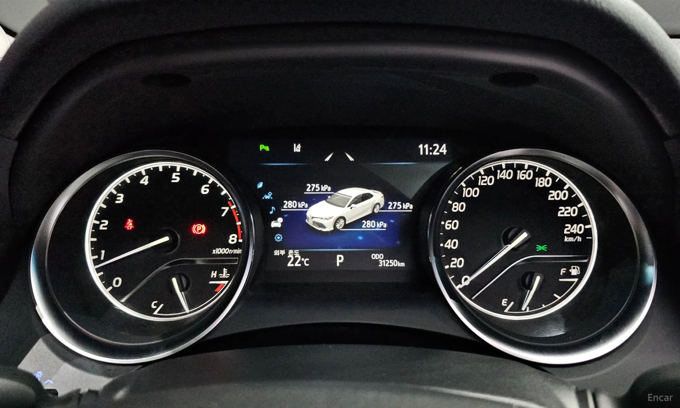 Toyota Camry (XV70) превью 8