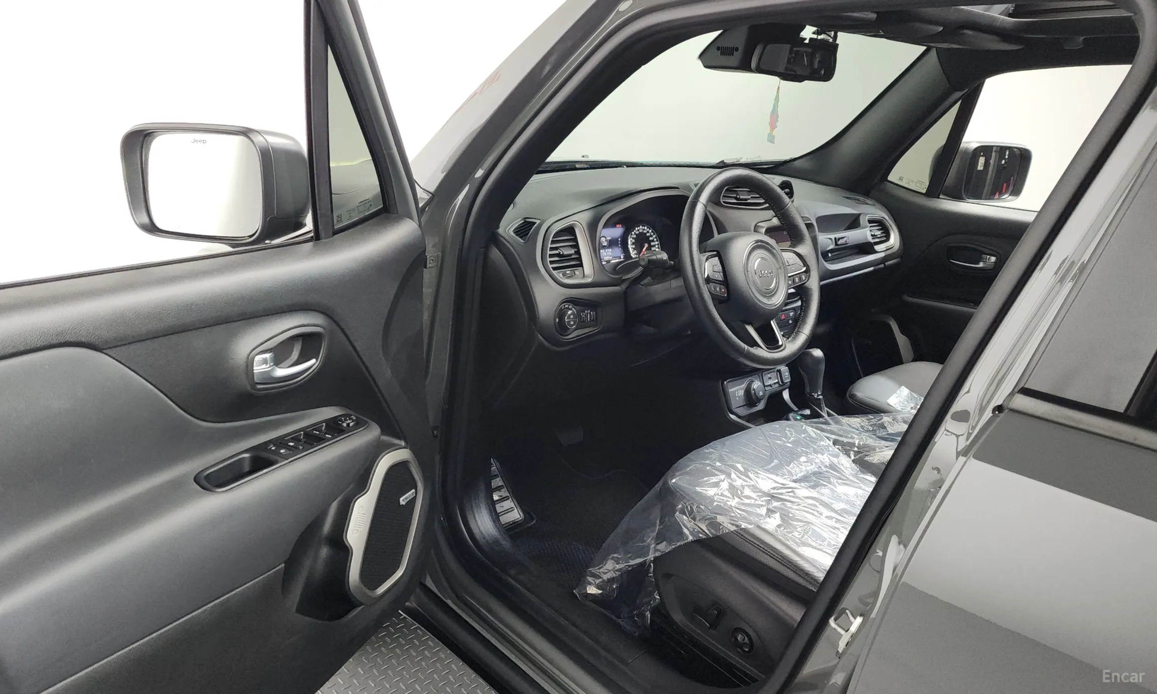 Jeep Renegade превью 10
