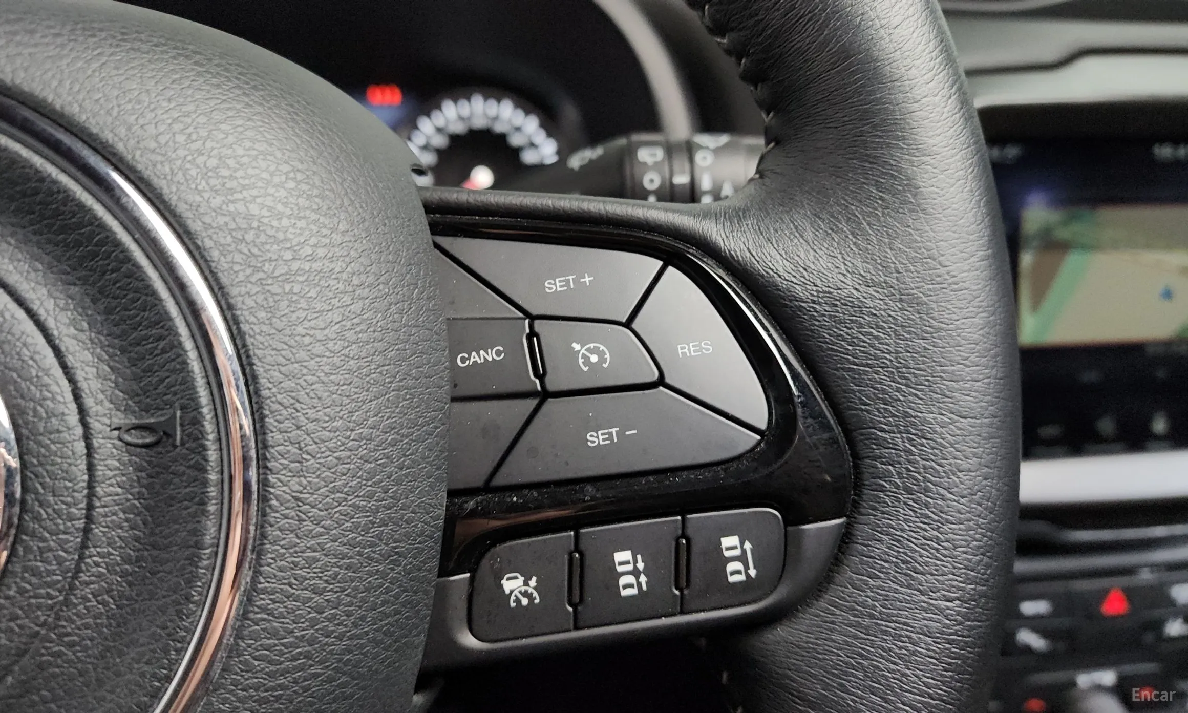 Jeep Renegade превью 16