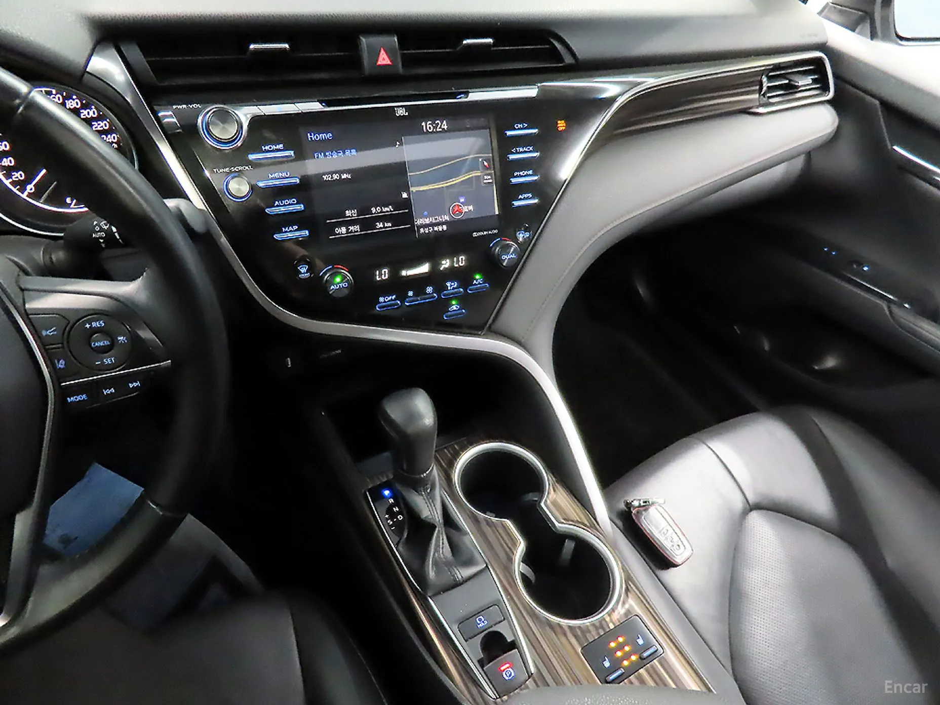 Toyota Camry (XV70) превью 18