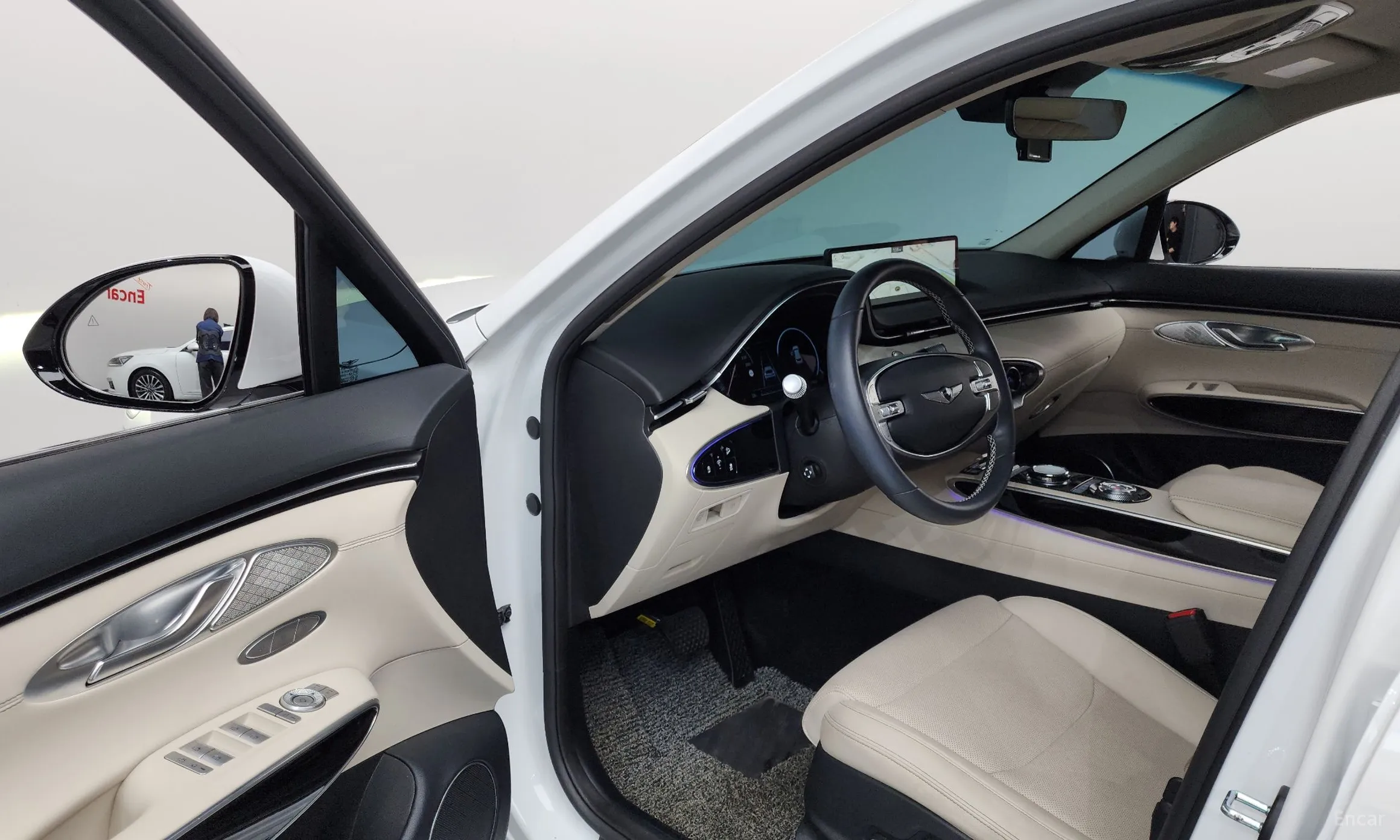 Genesis GV70 превью 10