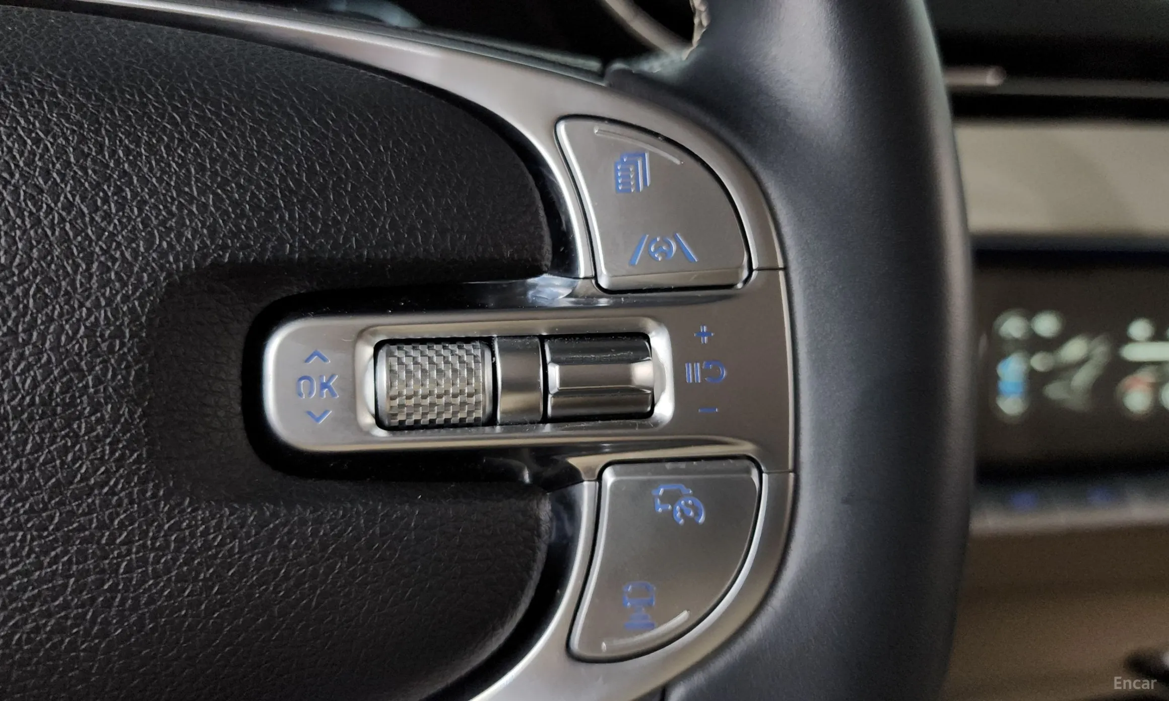 Genesis GV70 превью 17