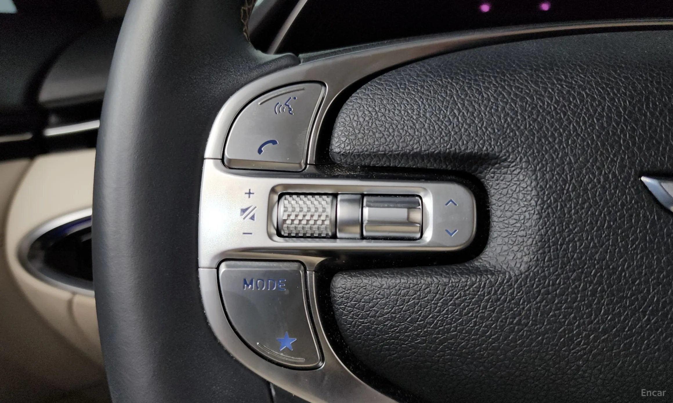 Genesis GV70 превью 18