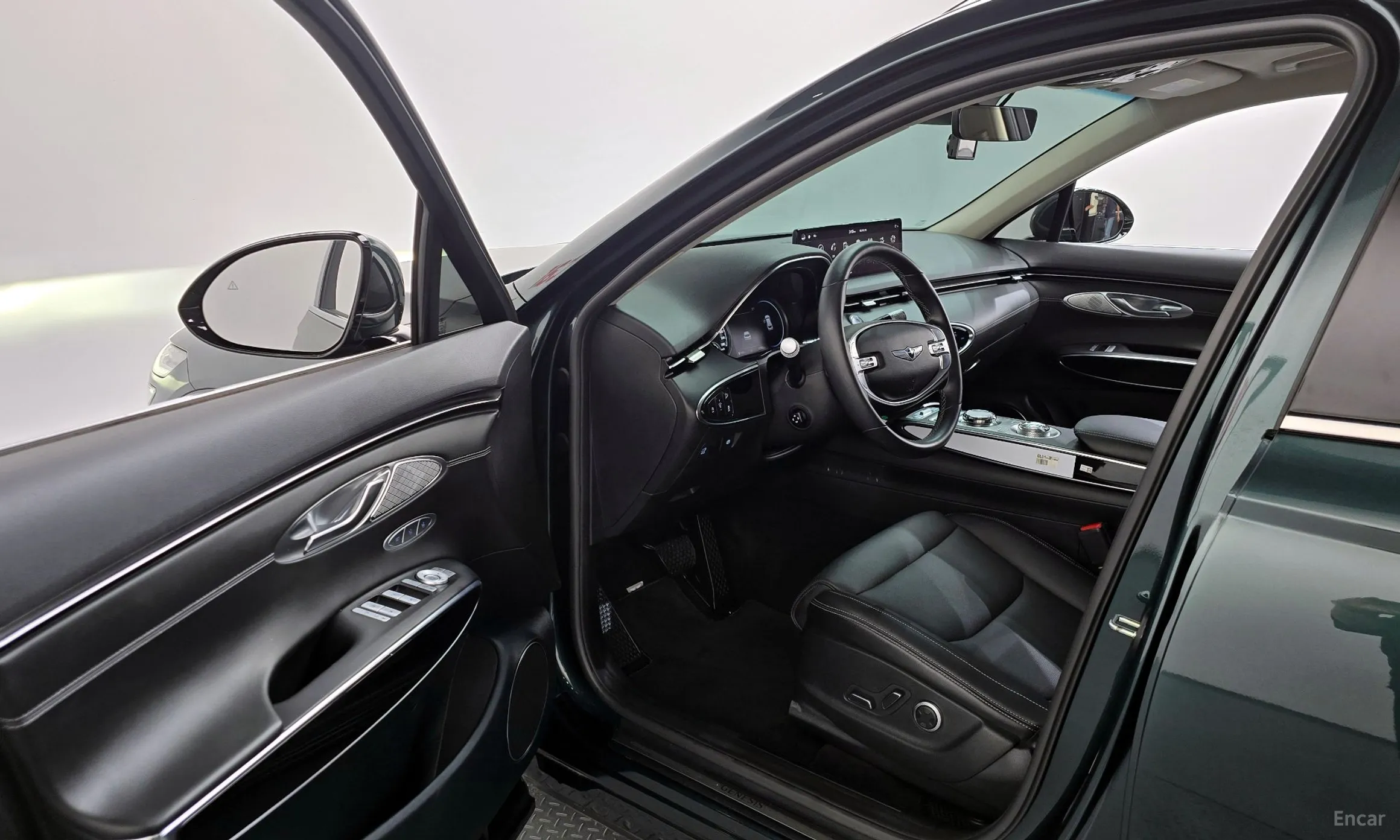 Genesis GV70 превью 10