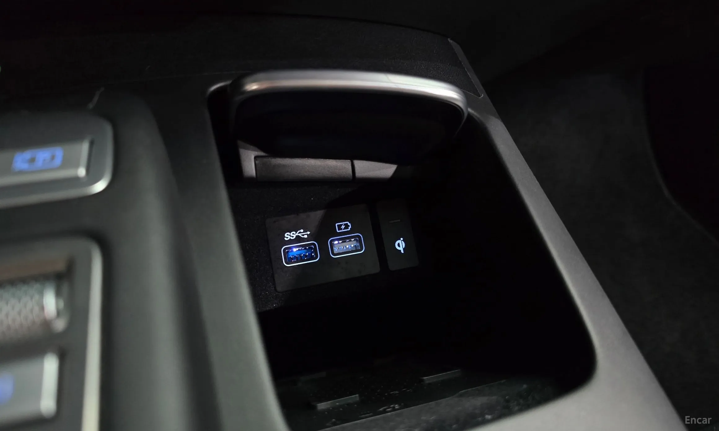 Genesis GV70 превью 12