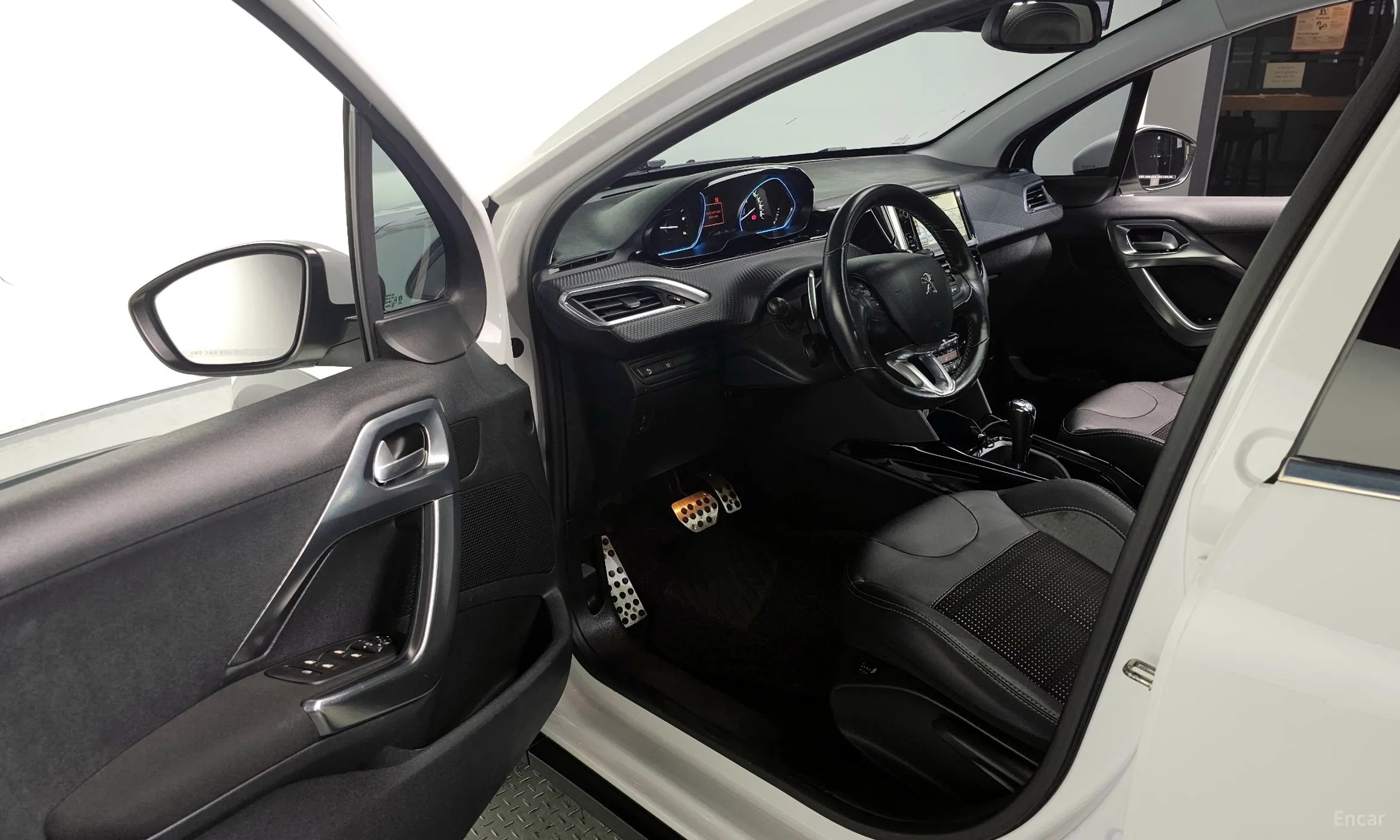 Peugeot 2008. превью 10