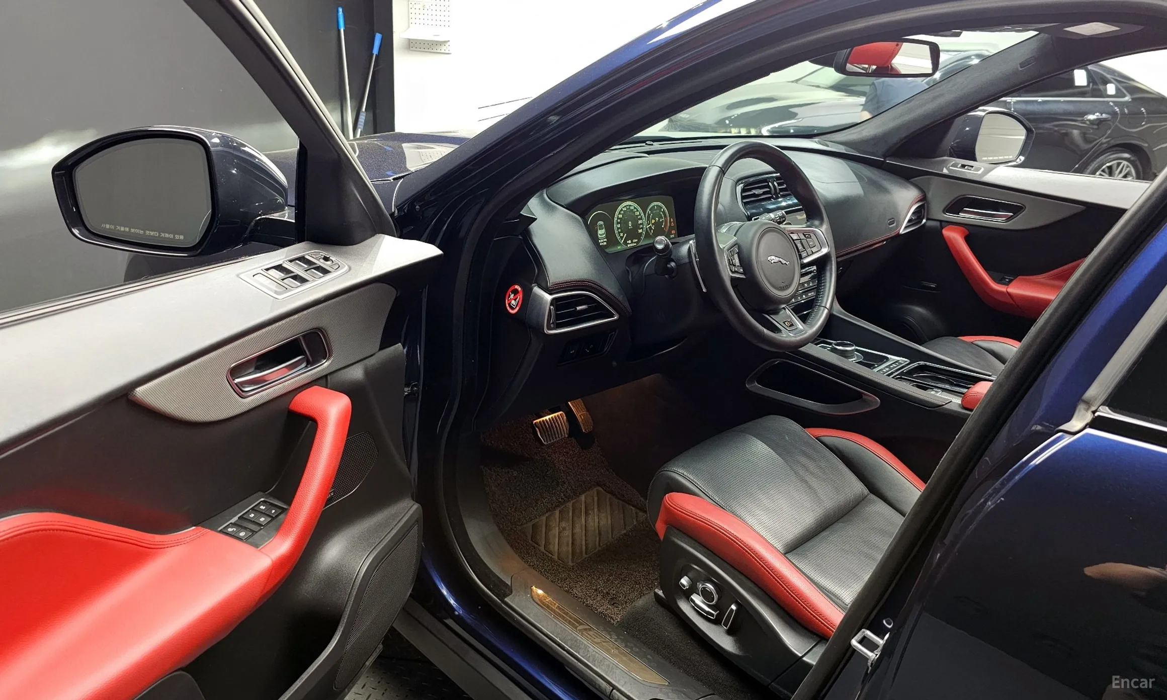 Jaguar F-PACE превью 10
