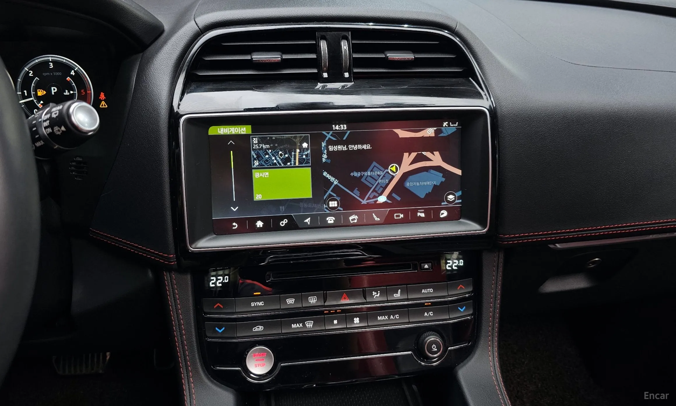 Jaguar F-PACE превью 13