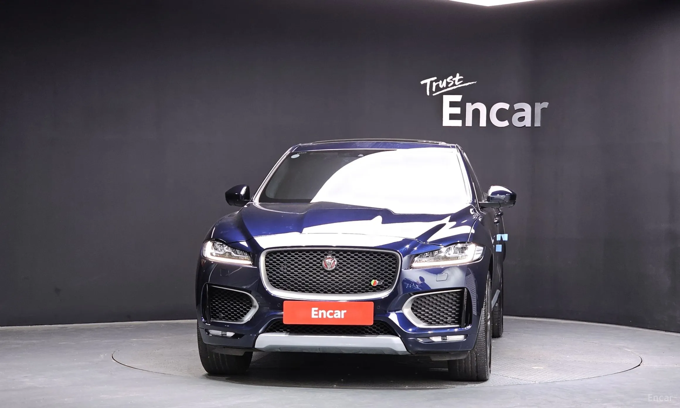 Jaguar F-PACE превью 3