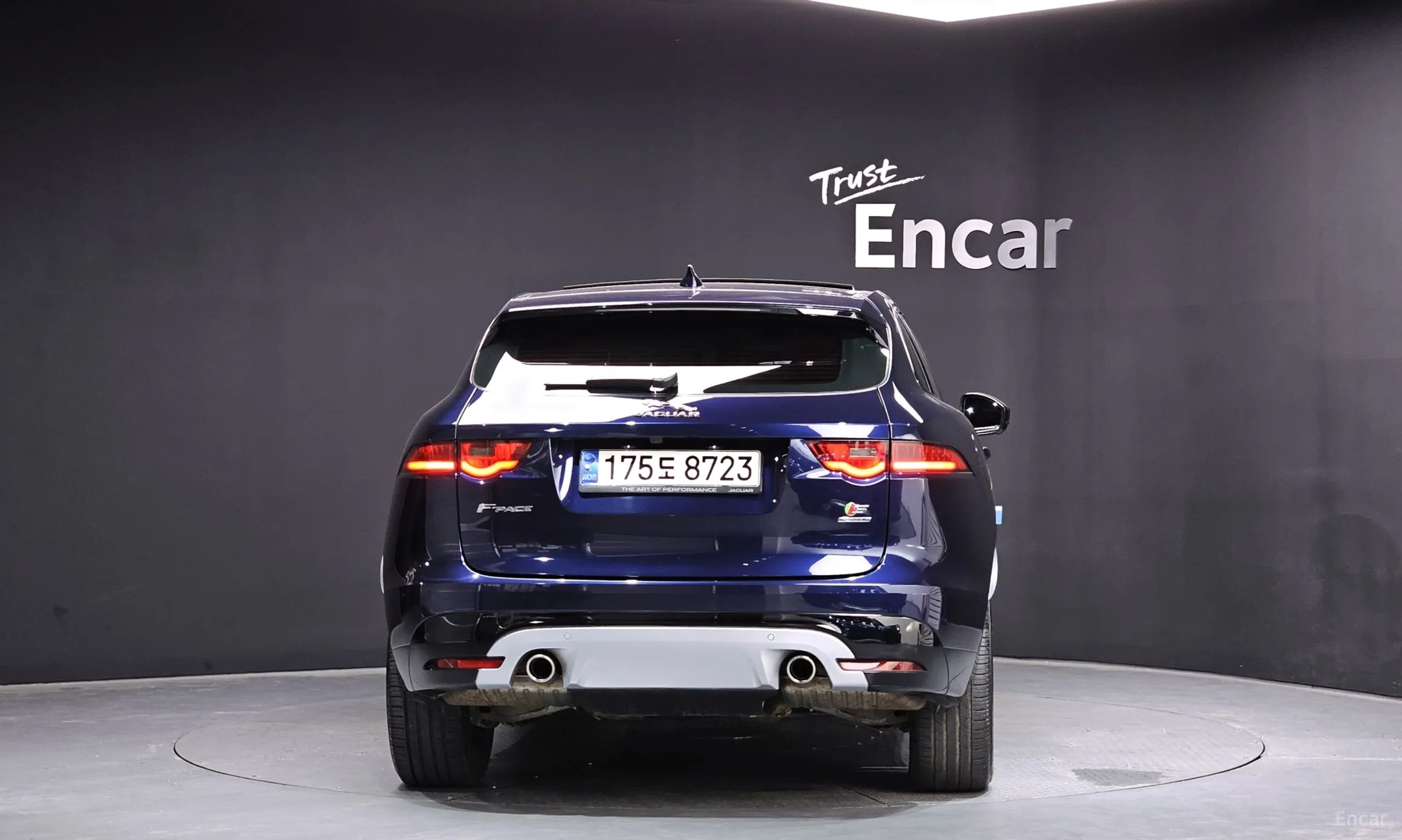 Jaguar F-PACE превью 4