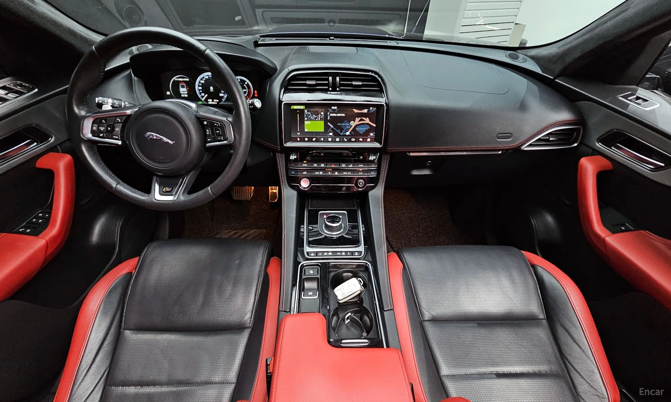 Jaguar F-PACE превью 7