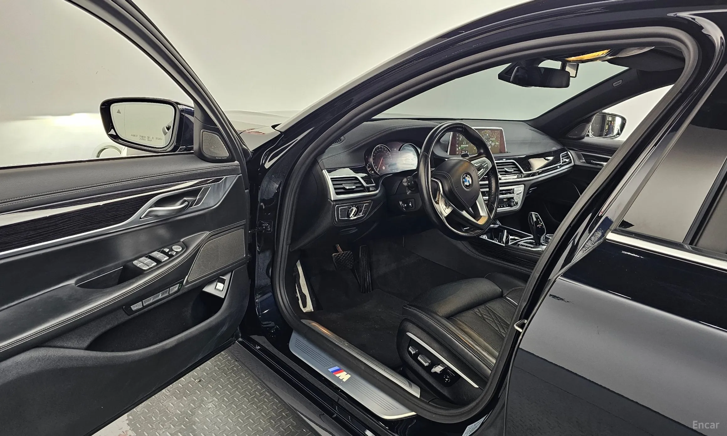 BMW 7 Series (G11) превью 10