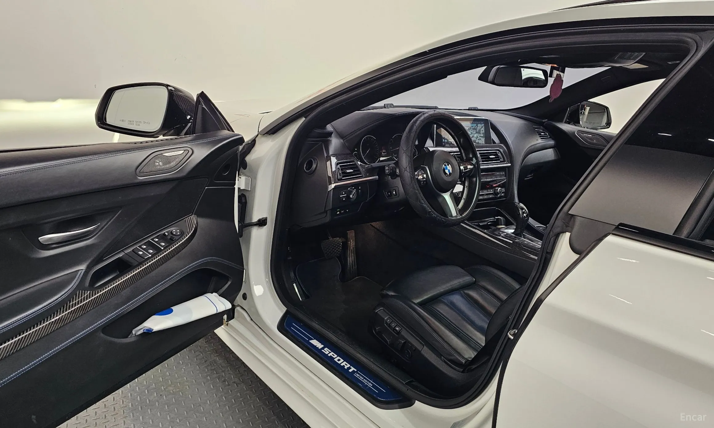BMW 6 Series (F12) превью 10