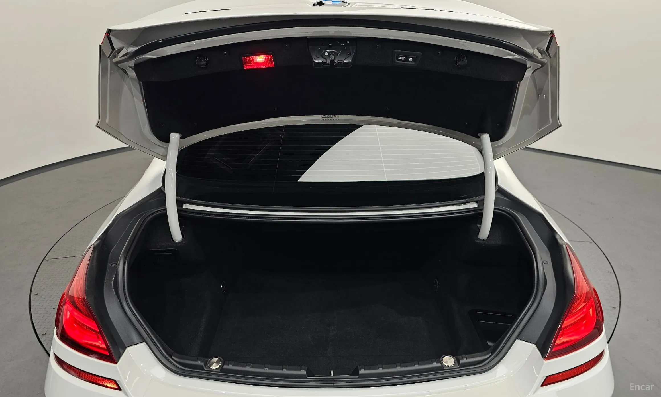 BMW 6 Series (F12) превью 19