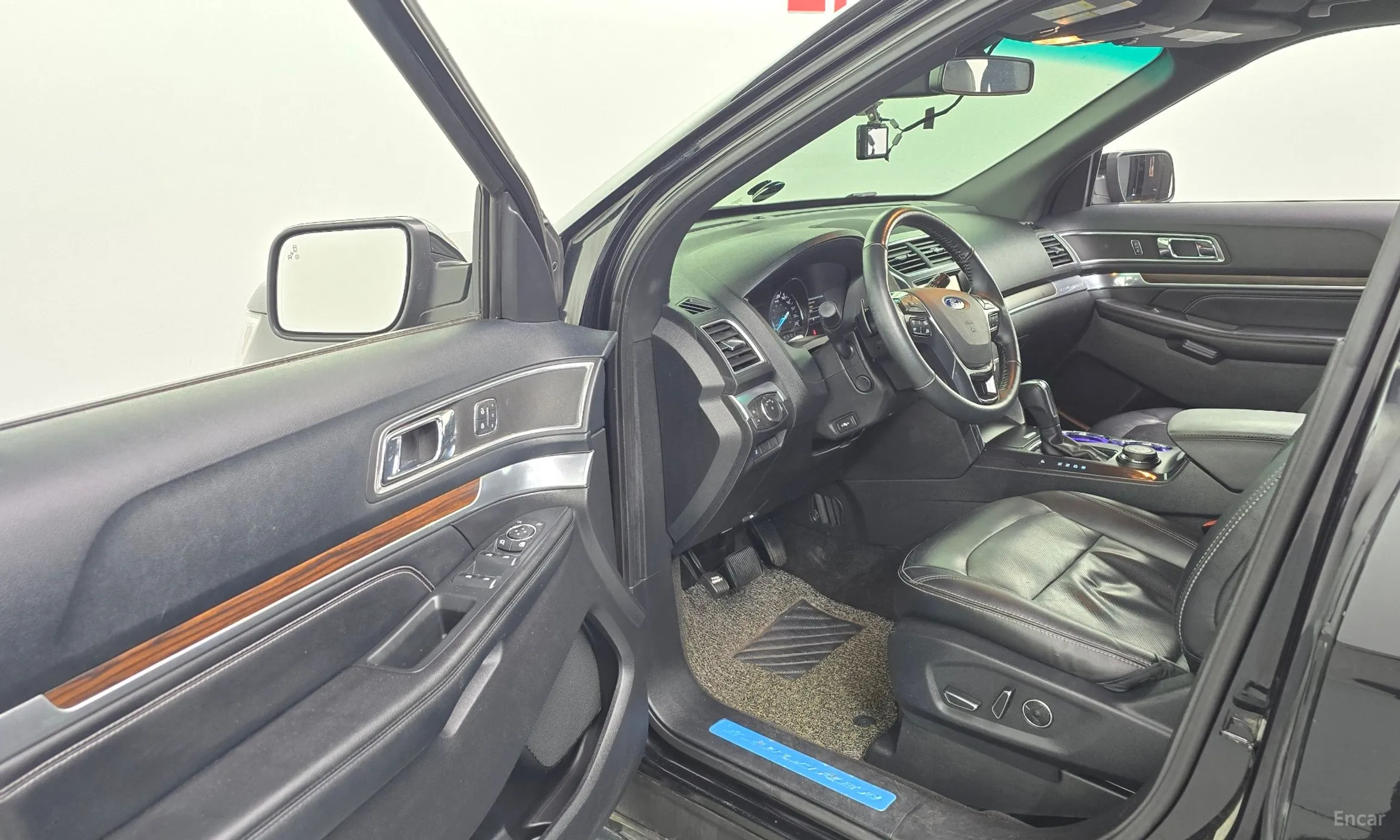 Ford Explorer превью 10
