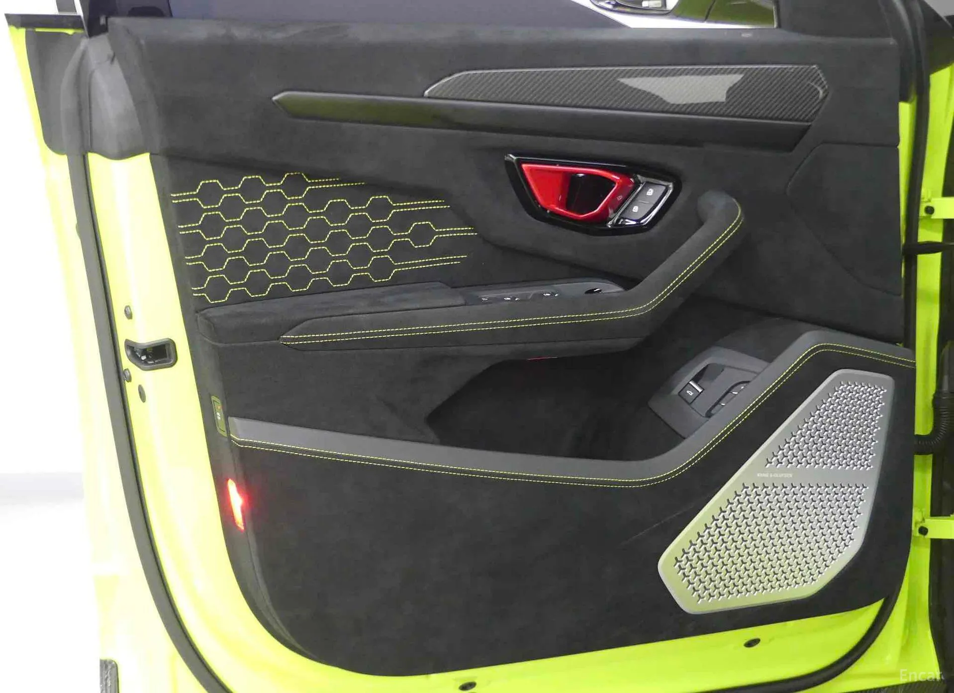 Lamborghini Urus превью 13