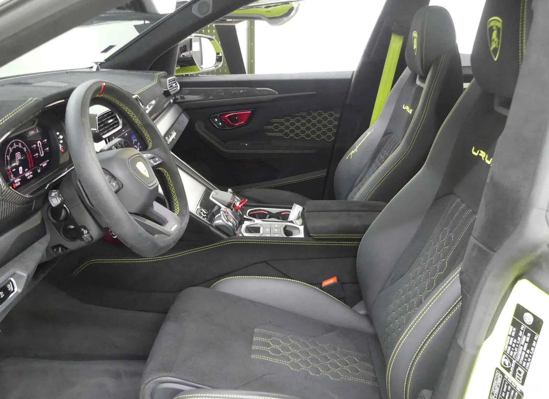 Lamborghini Urus превью 8