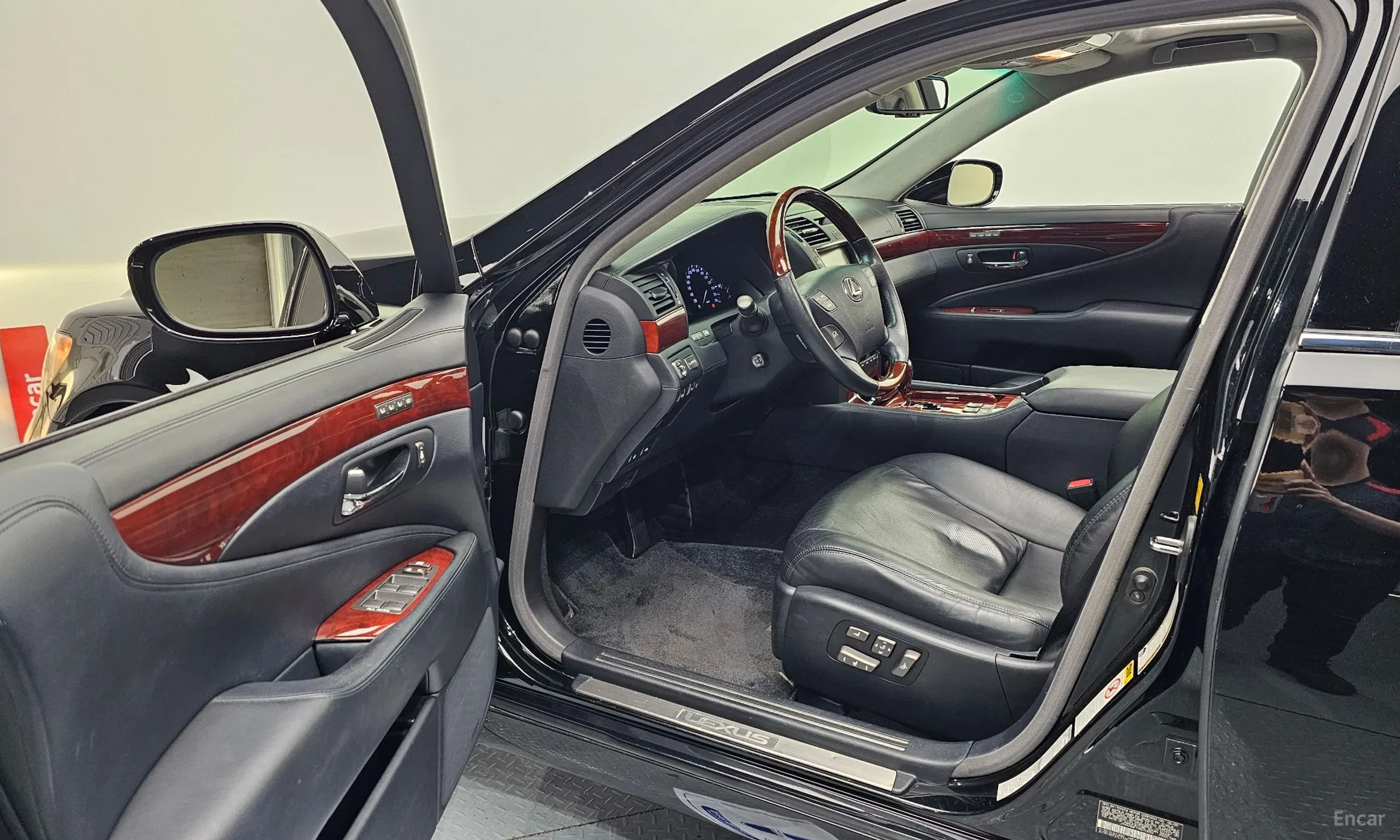 Lexus LS600hL превью 10