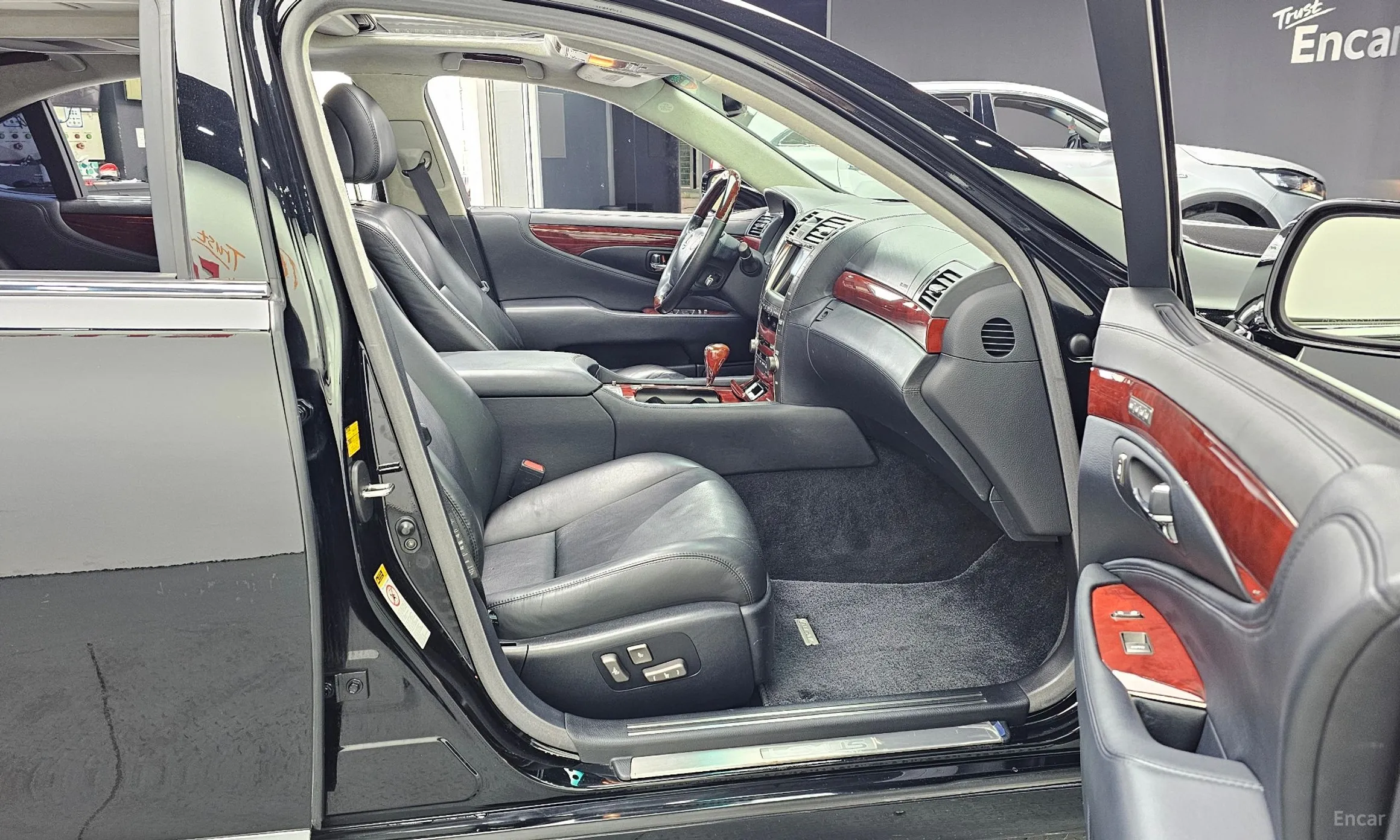 Lexus LS600hL превью 11