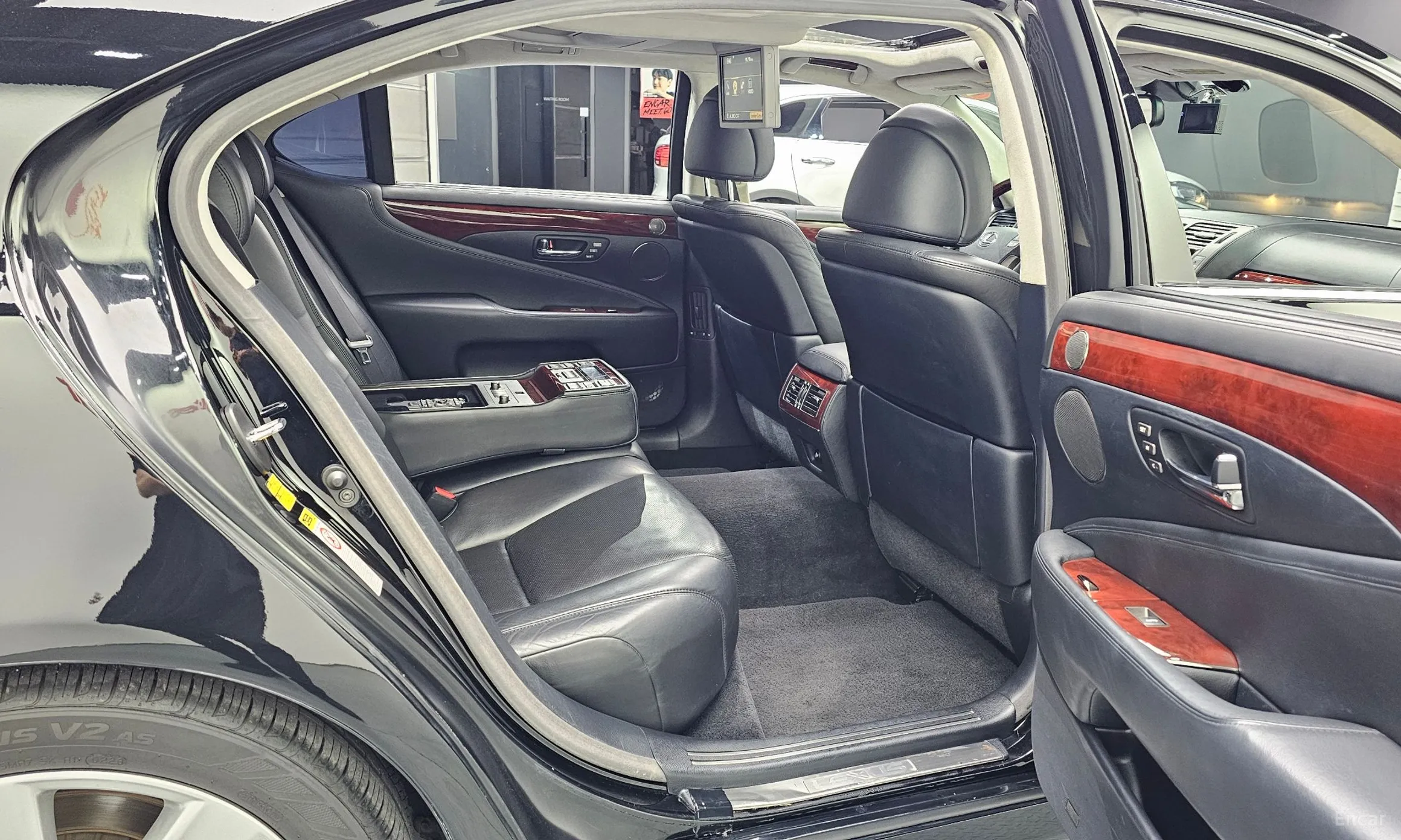 Lexus LS600hL превью 12