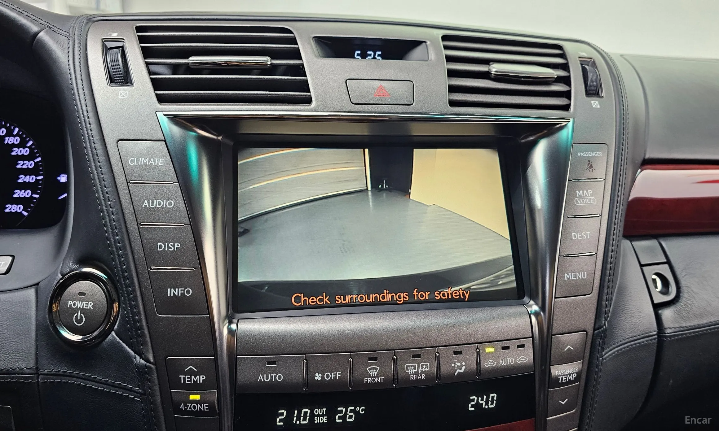 Lexus LS600hL превью 15