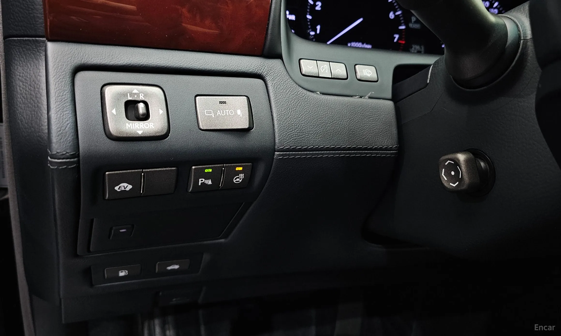Lexus LS600hL превью 16