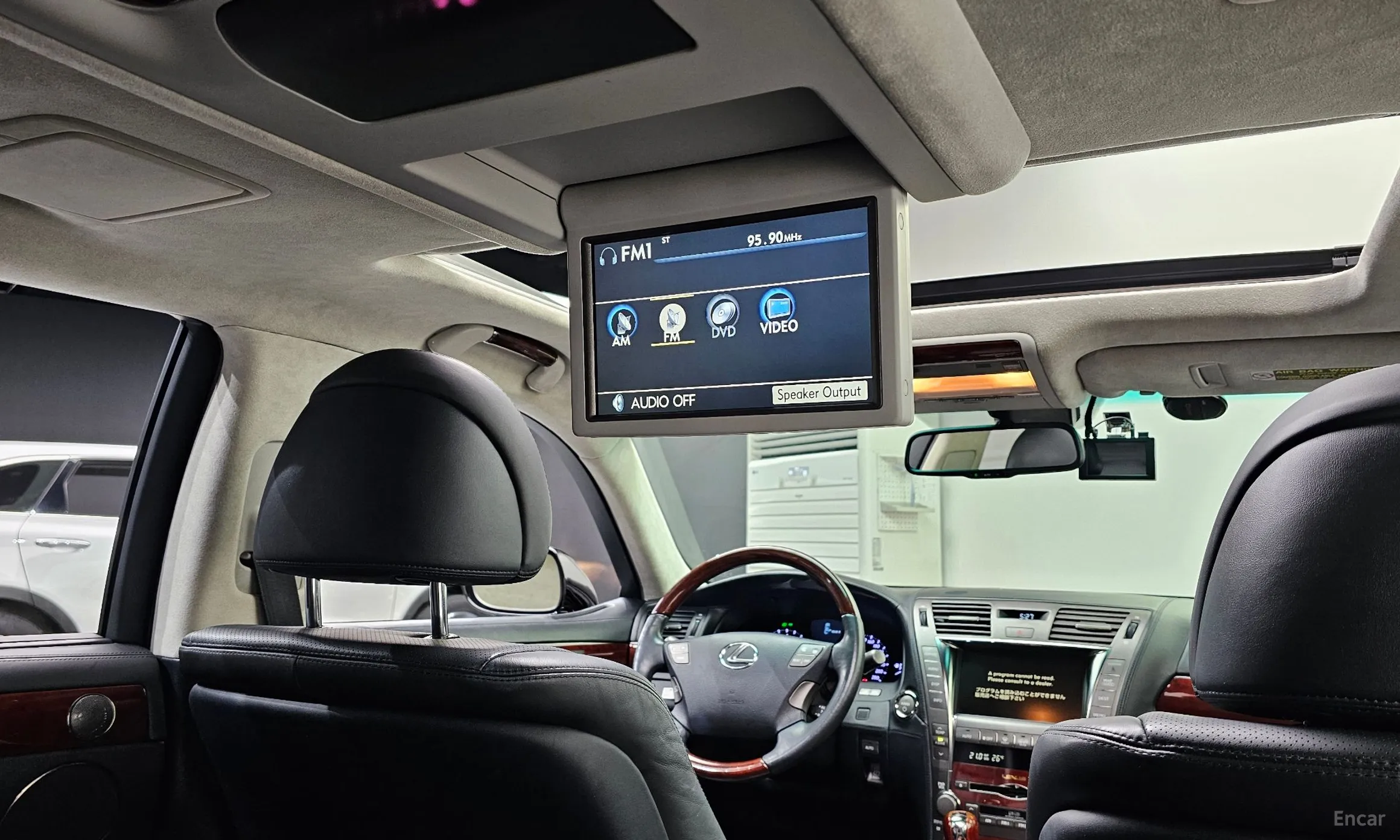 Lexus LS600hL превью 18