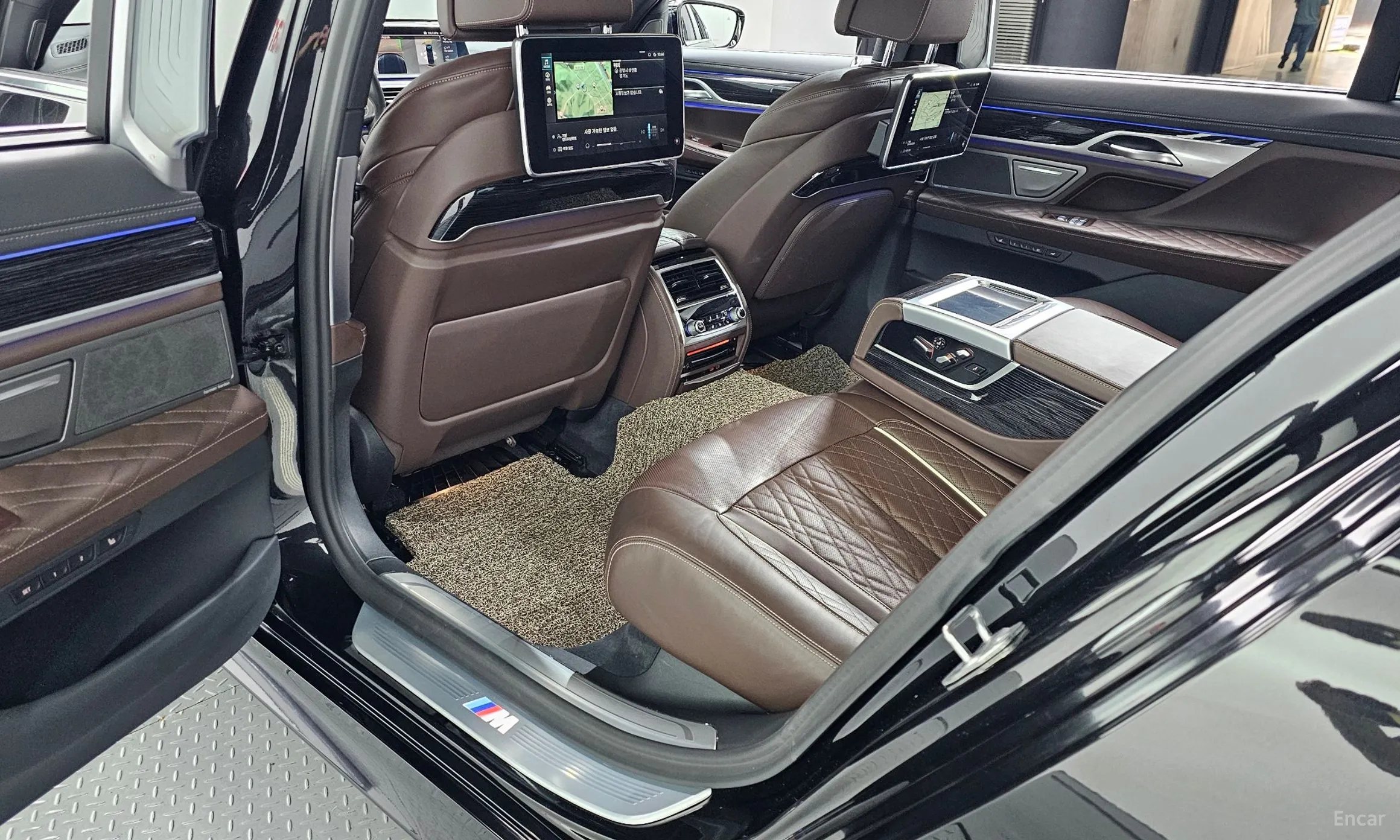 BMW 7 Series (G11) превью 11