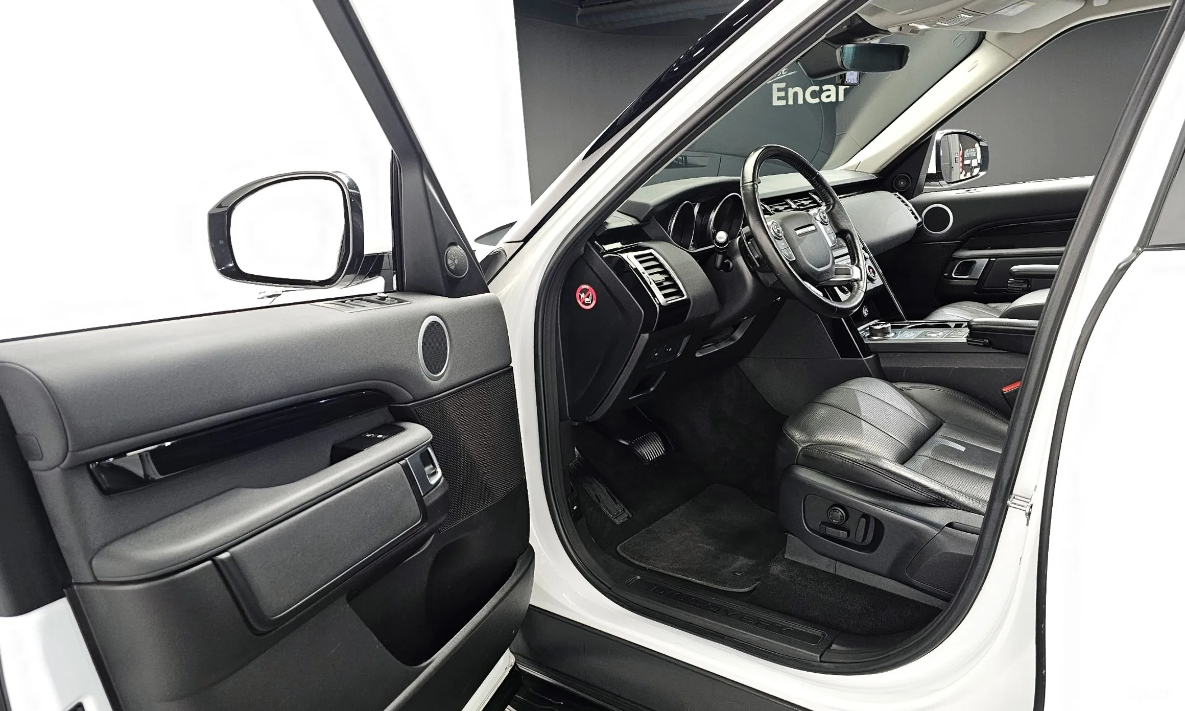 Land Rover Discovery 5 превью 10