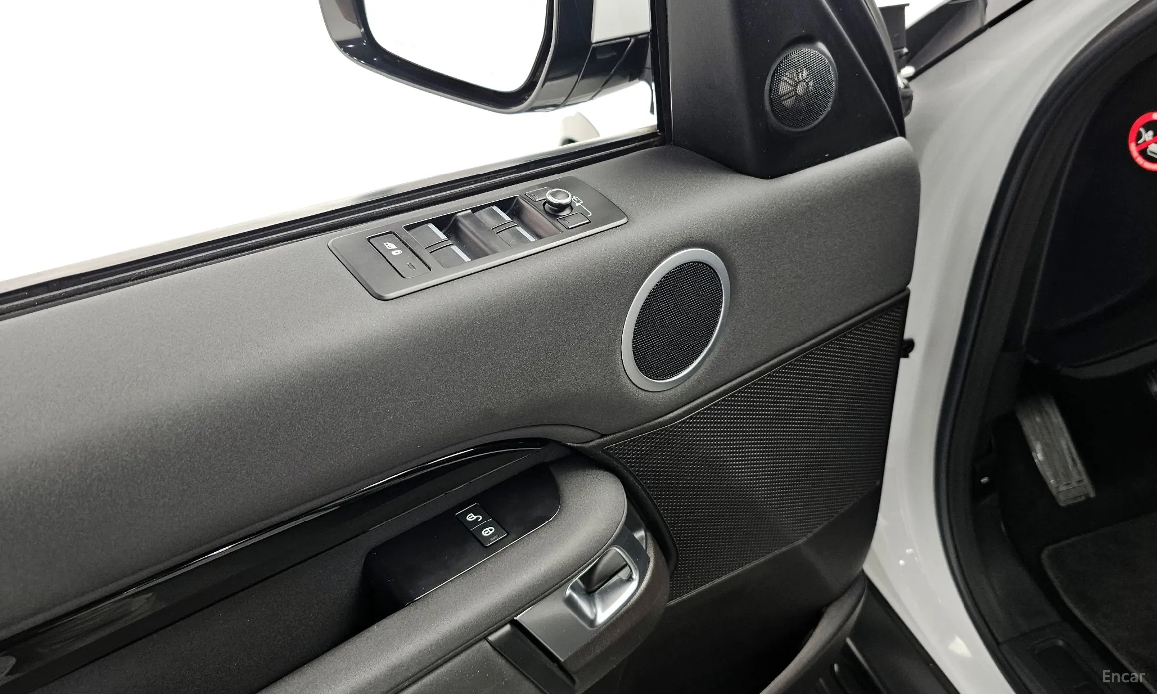 Land Rover Discovery 5 превью 20